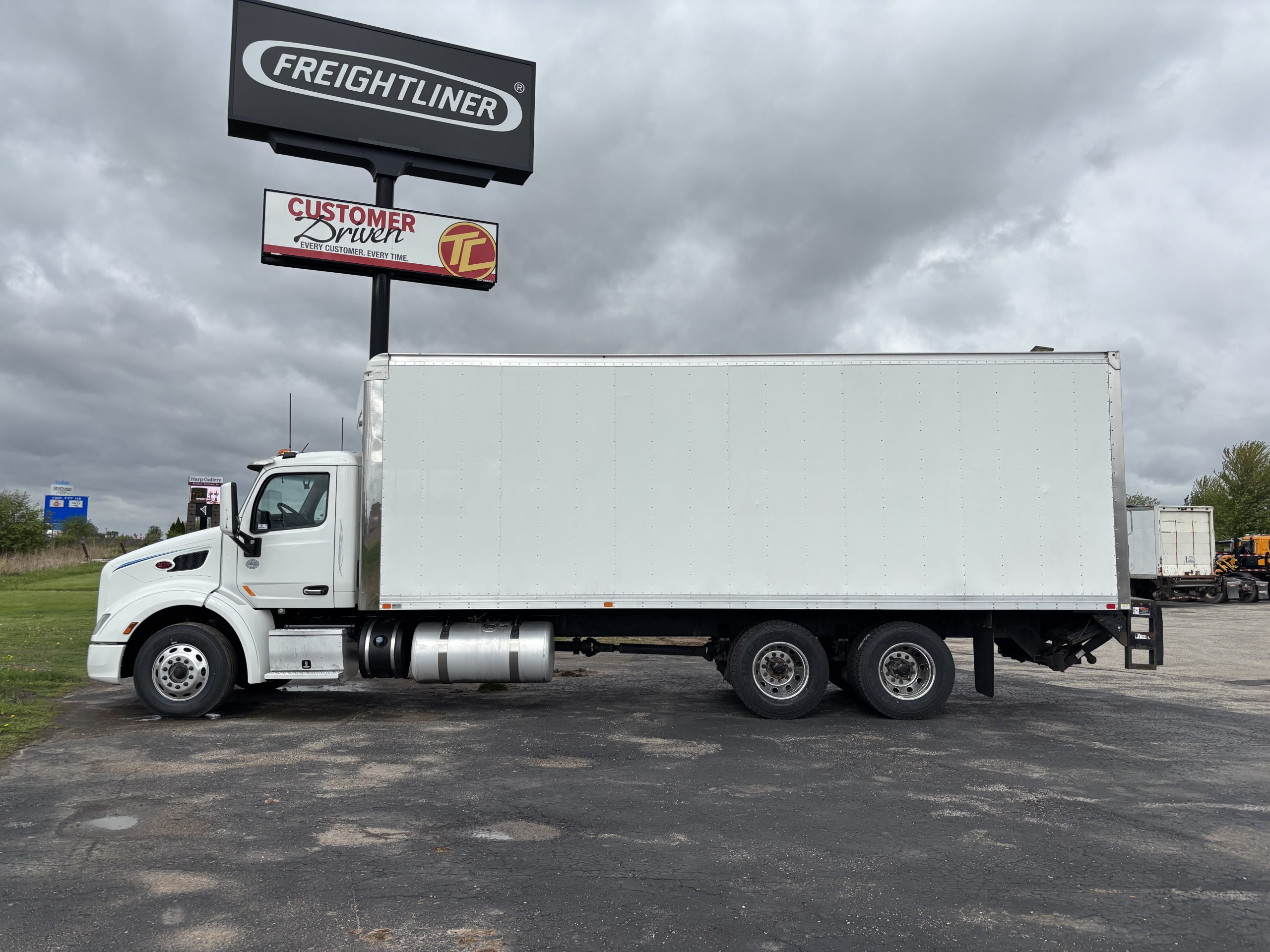 2019 Peterbilt 579 2019 Peterbilt 579 - image 5 of 6