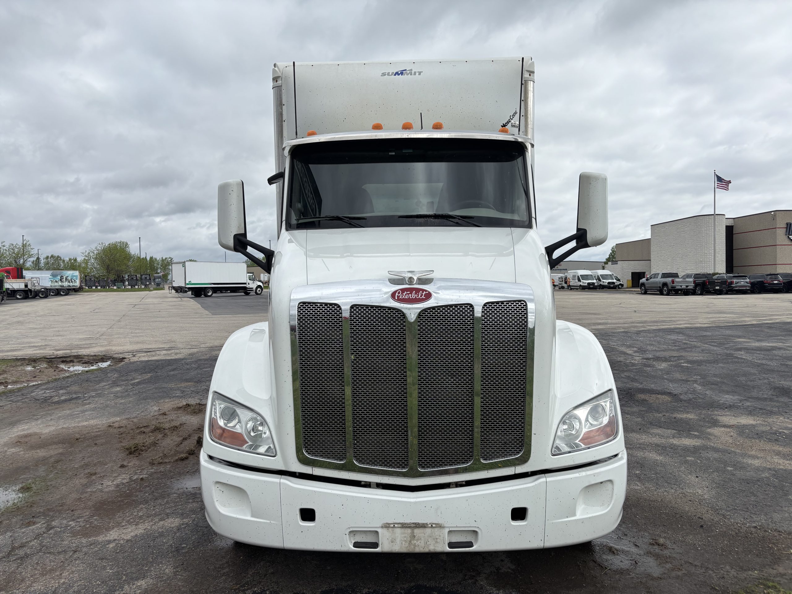 2019 Peterbilt 579 2019 Peterbilt 579 - image 2 of 6