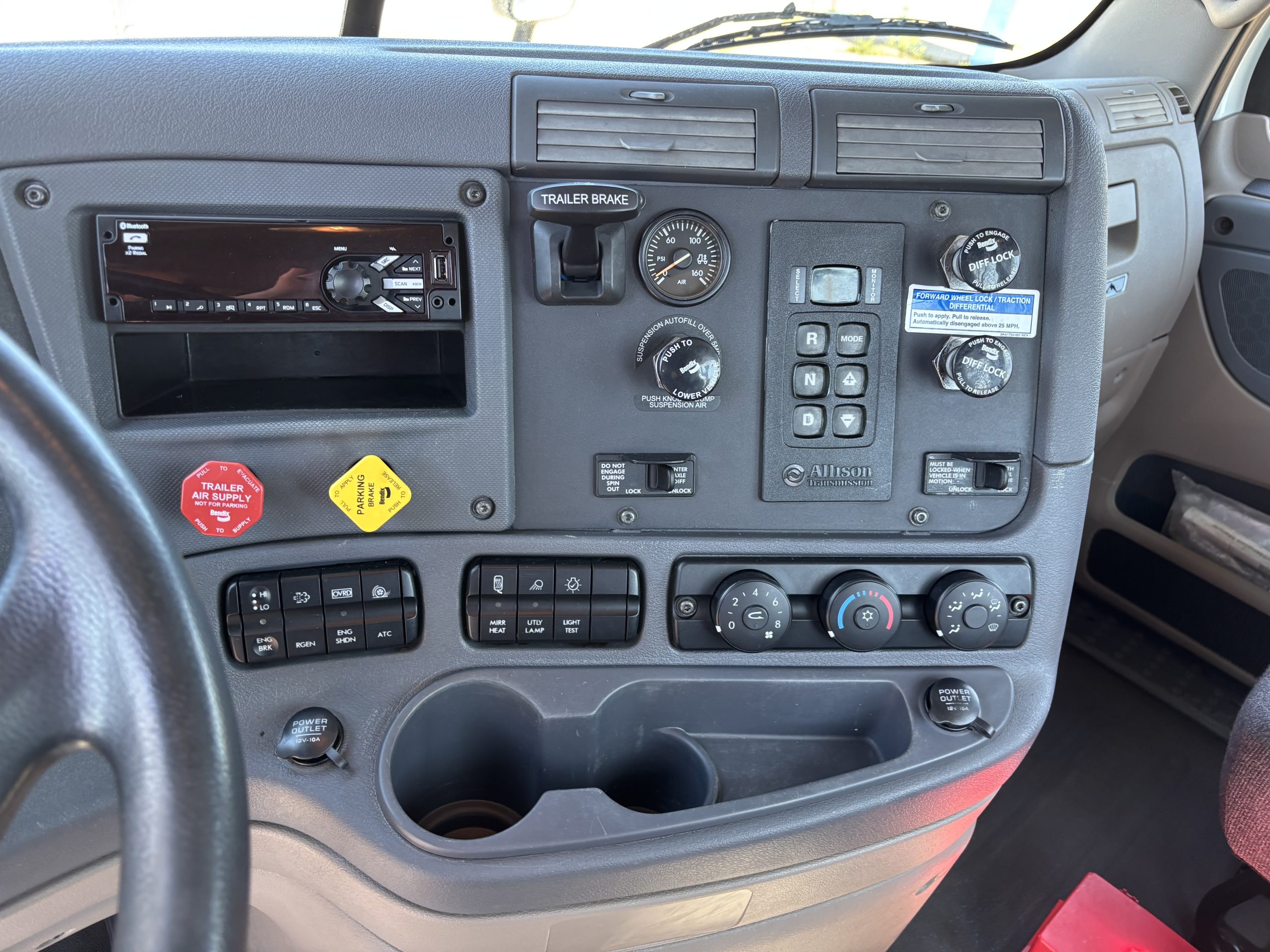 2019 Freightliner CA125DC 2019 Freightliner CA125DC - image 4 of 6