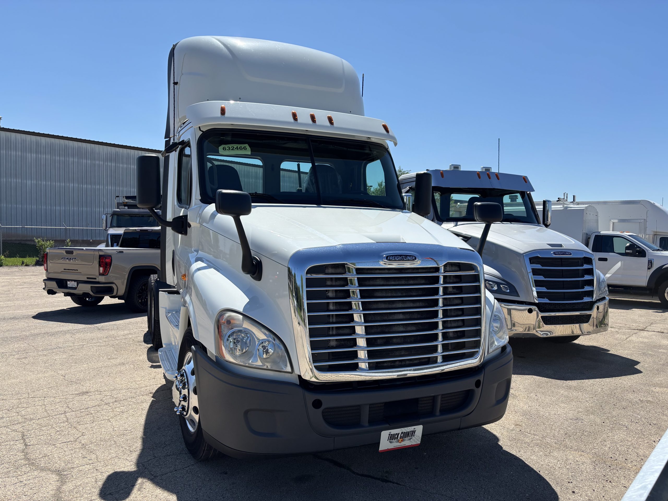 2019 Freightliner CA125DC 2019 Freightliner CA125DC - image 2 of 6
