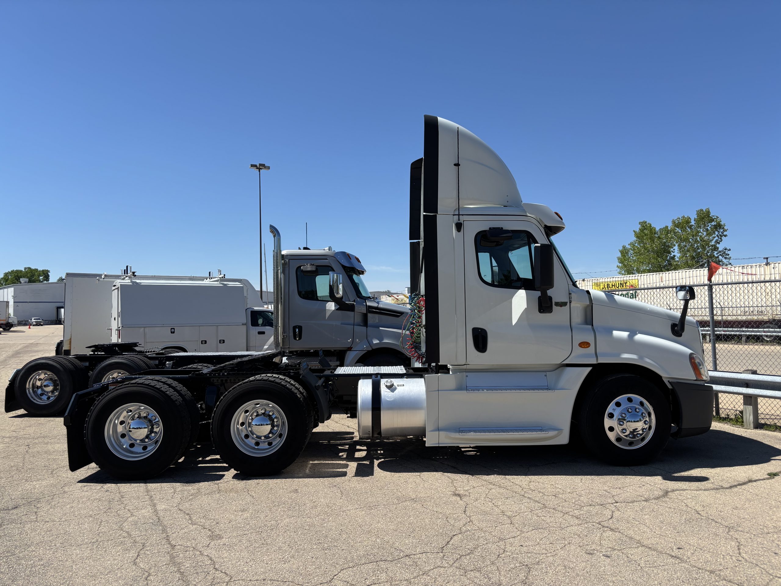 2019 Freightliner CA125DC 2019 Freightliner CA125DC - image 5 of 6
