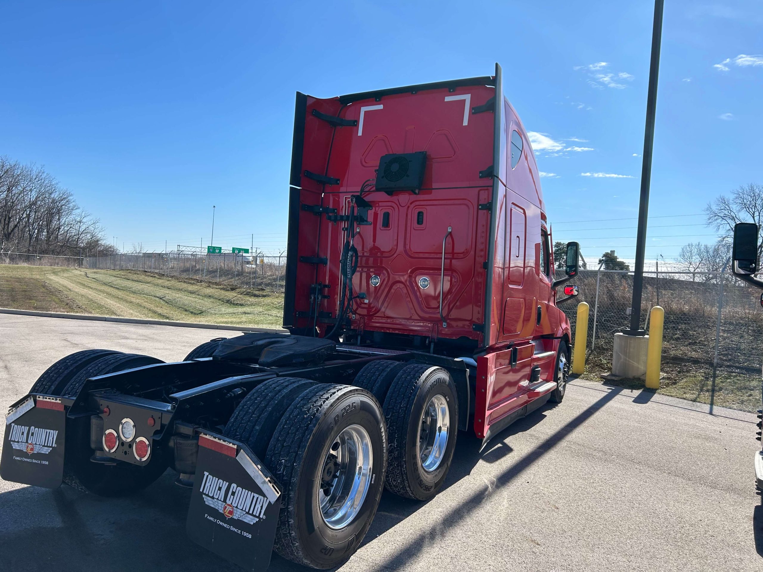 2023 Freightliner PT126SLP 2023 Freightliner PT126SLP - image 3 of 4
