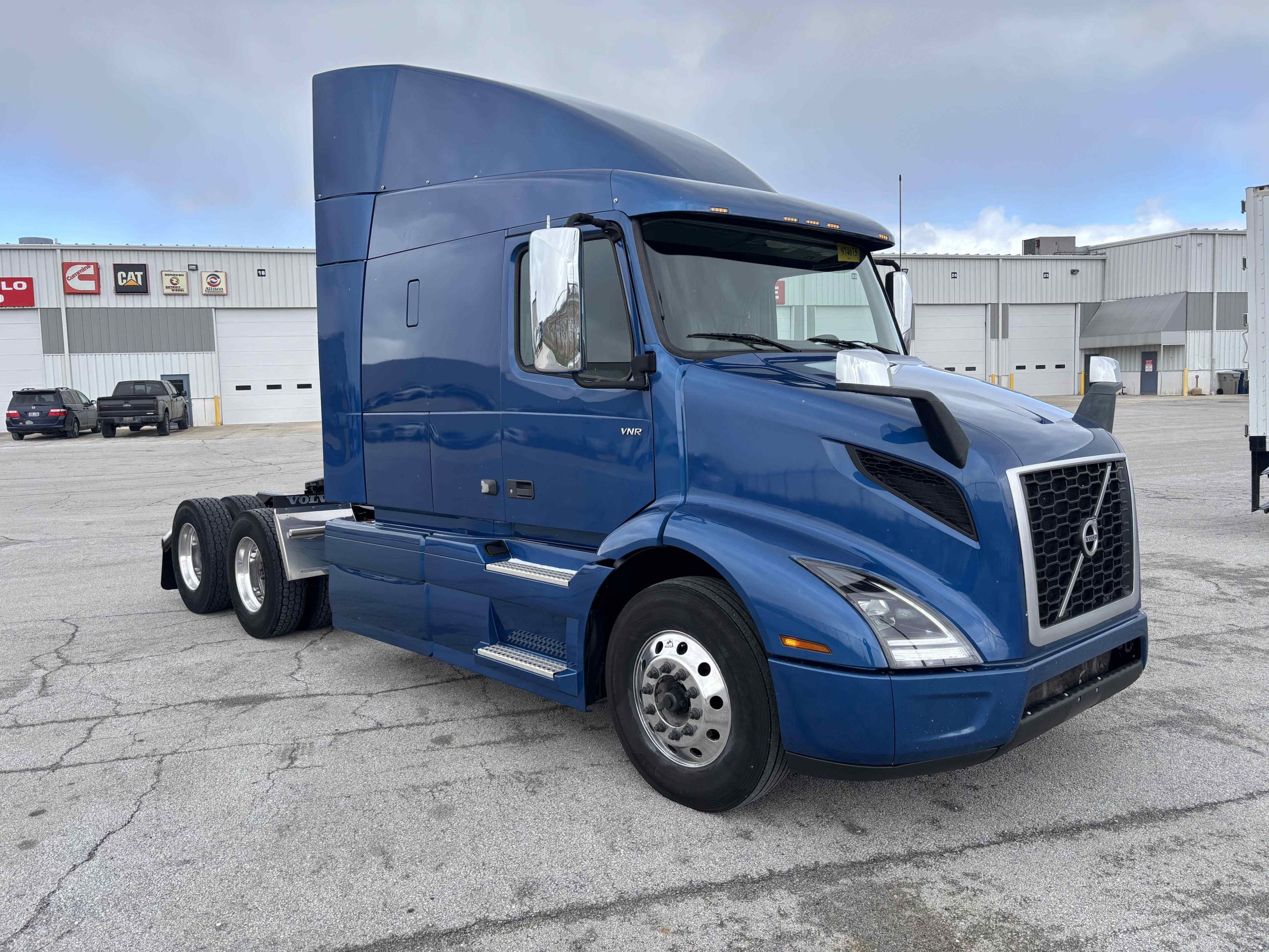 2023 Volvo VNR640 2023 Volvo VNR640 - image 3 of 6