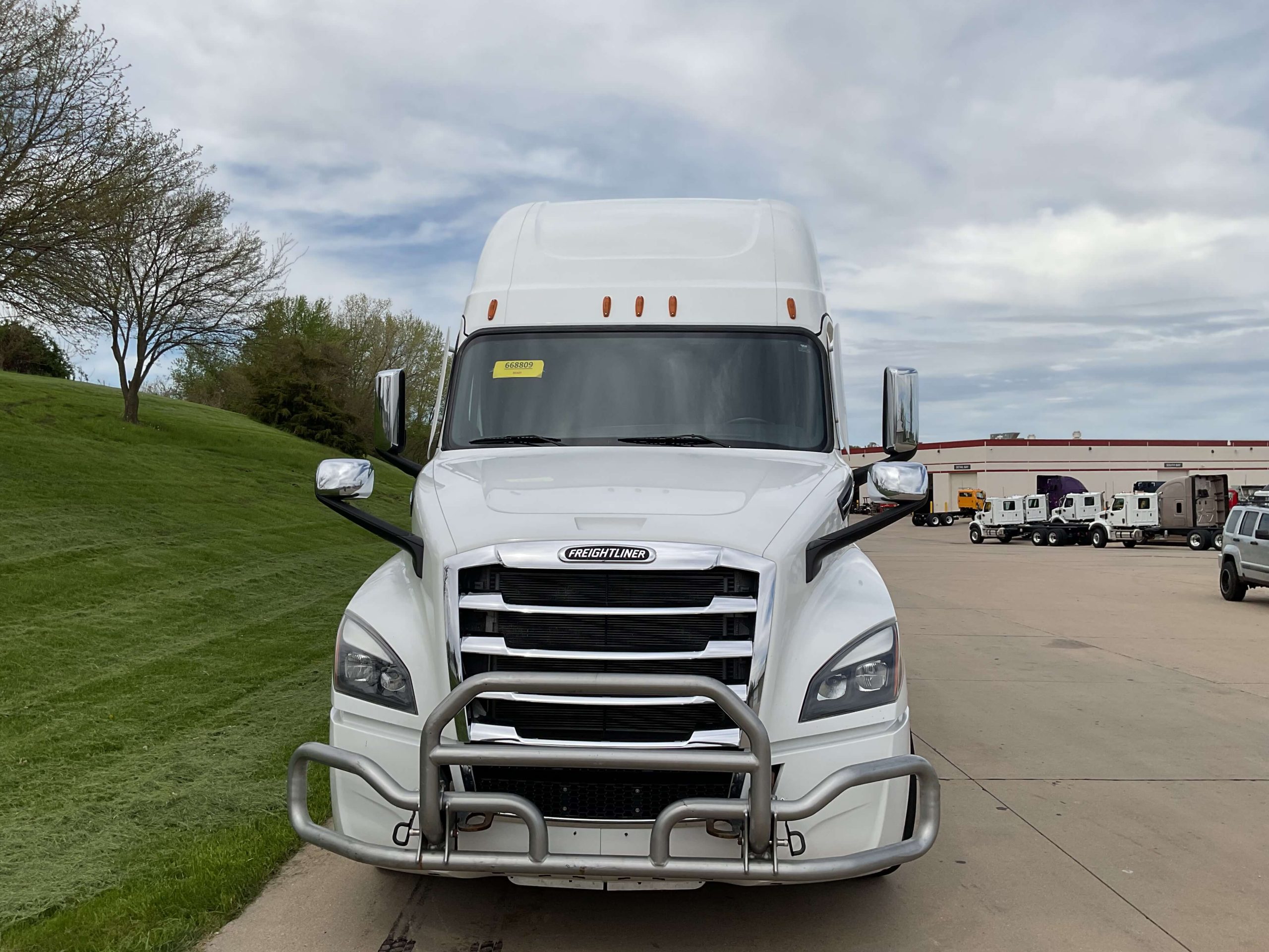 2022 Freightliner PT126SLP 2022 Freightliner PT126SLP - image 2 of 6