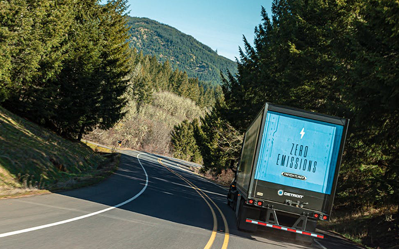 Freightliner eCascadia 22087-ddctec-ecascadia-web-page-template-update_exterior_3 Freightliner eCascadia 22087-ddctec-ecascadia-web-page-template-update_exterior_3