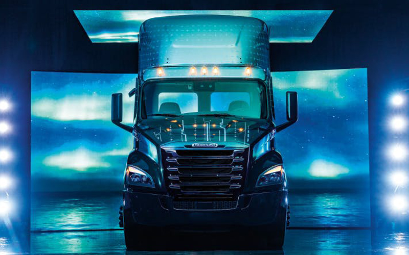 Freightliner eCascadia 4k1a2413-ret-2_cmyk-3_update Freightliner eCascadia 4k1a2413-ret-2_cmyk-3_update