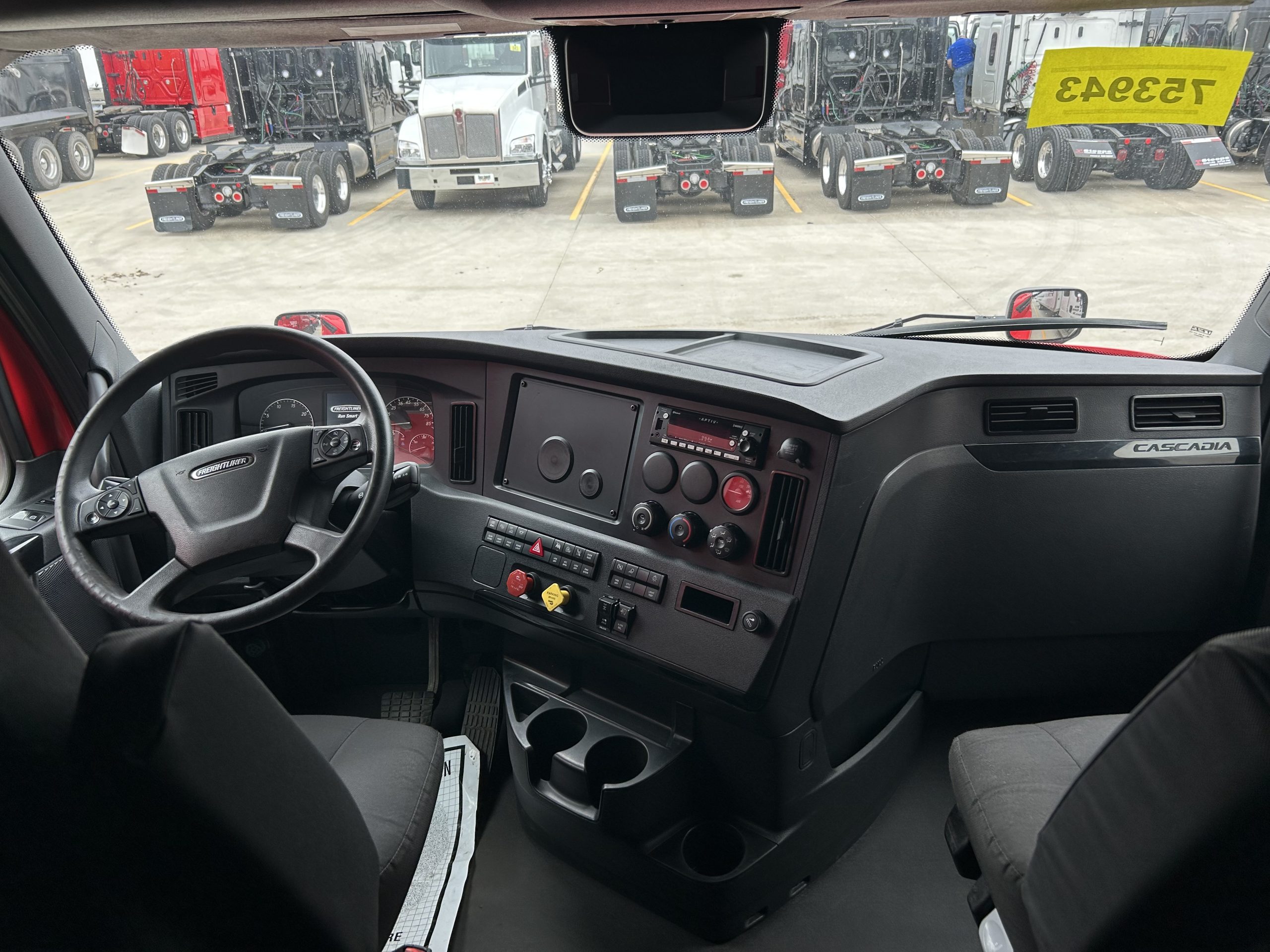 2023 Freightliner PT126SLP 2023 Freightliner PT126SLP - image 5 of 6