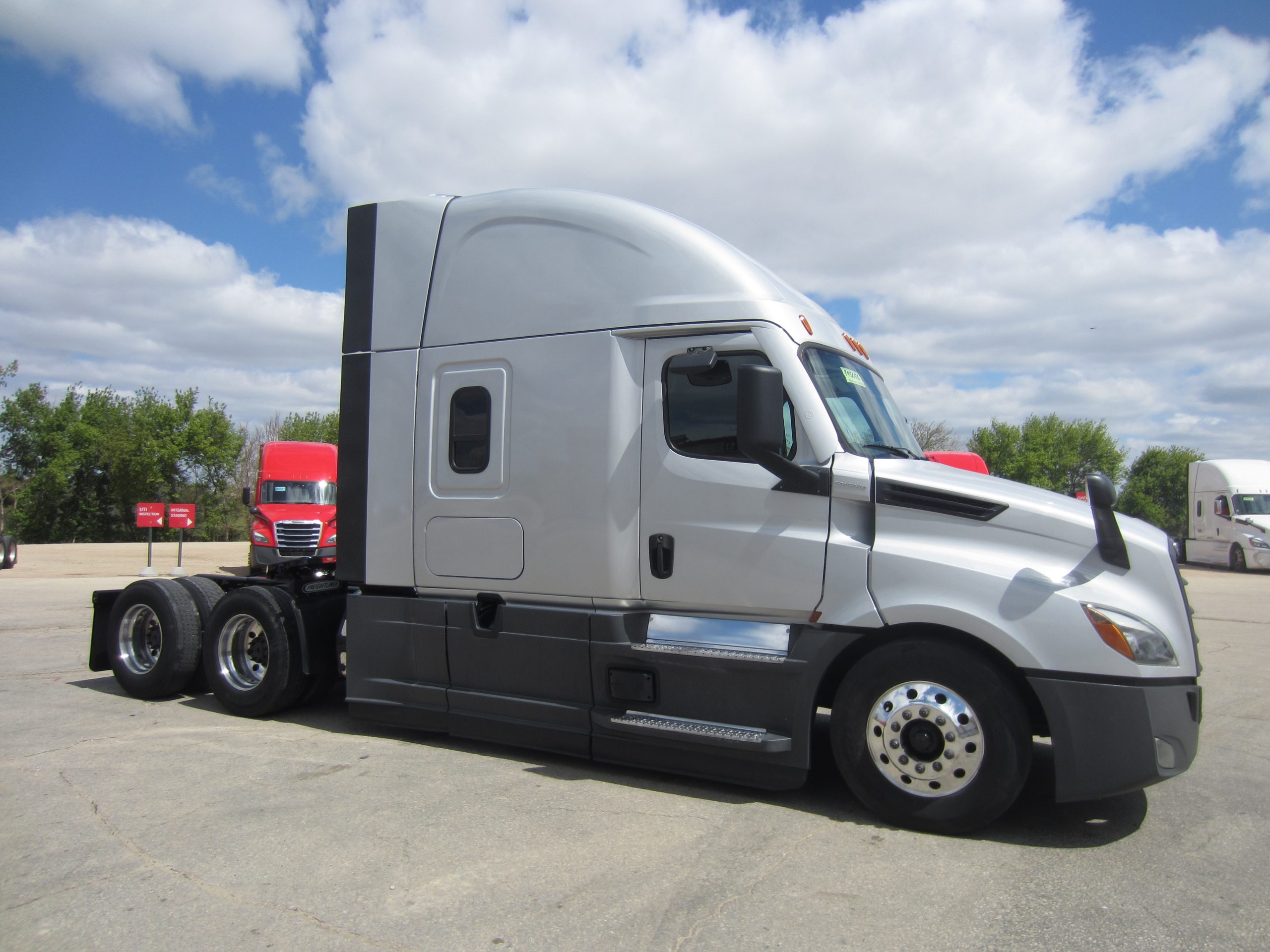 2022 Freightliner PT126SLP 2022 Freightliner PT126SLP - image 3 of 6