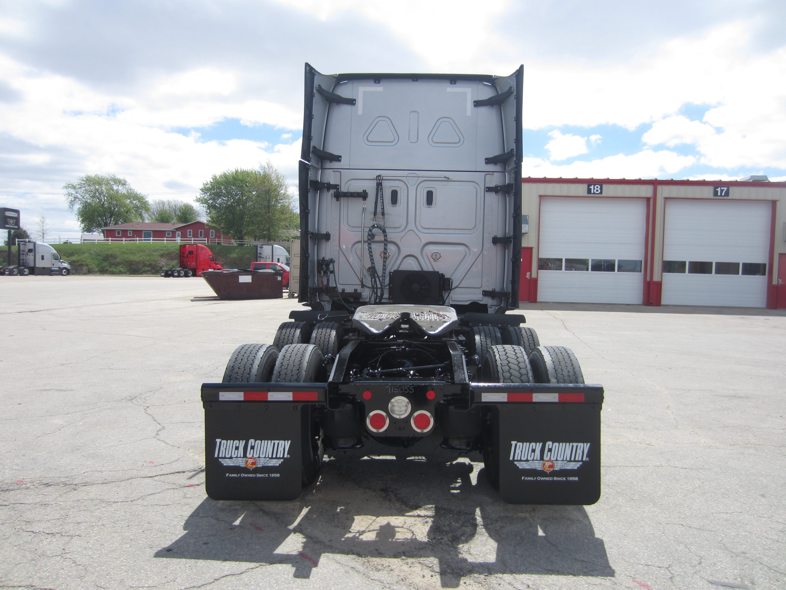 2022 Freightliner PT126SLP 2022 Freightliner PT126SLP - image 4 of 6