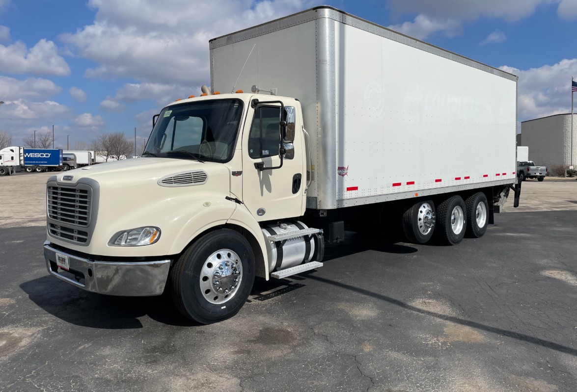2018 Freightliner M2112 - image 1 of 2