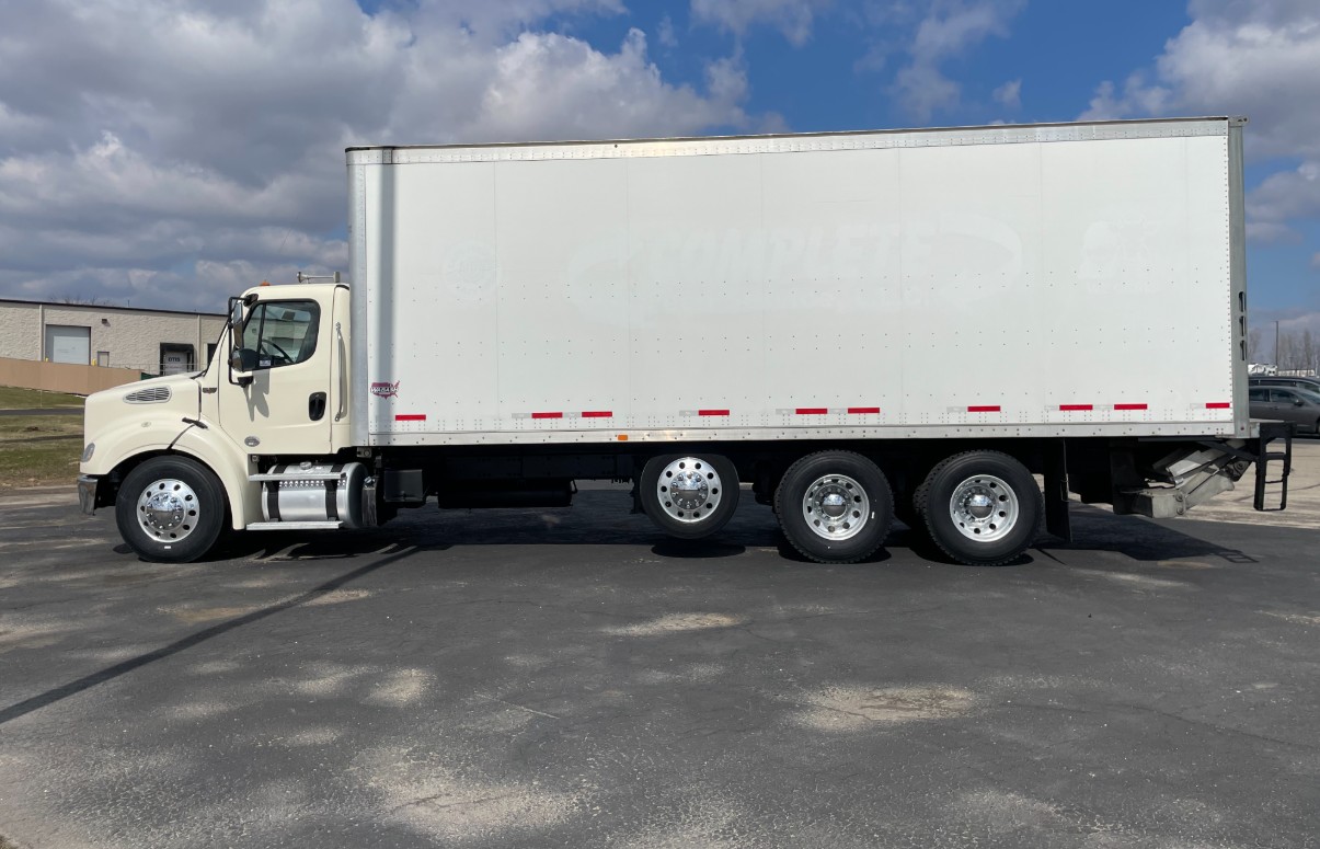2018 Freightliner M2112 - image 2 of 2