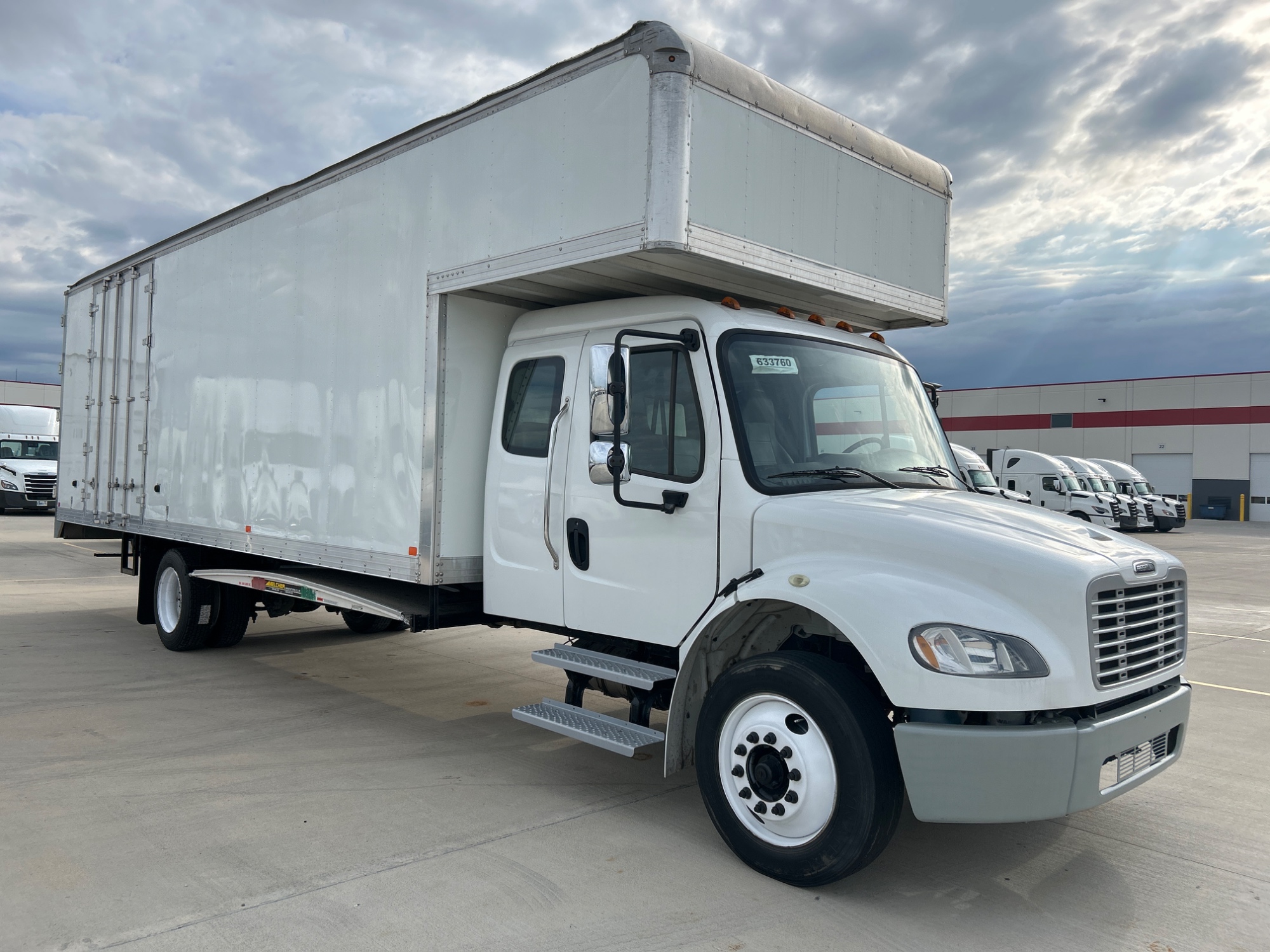 2020 Freightliner M2 106 2020 Freightliner M2 106 - image 3 of 5