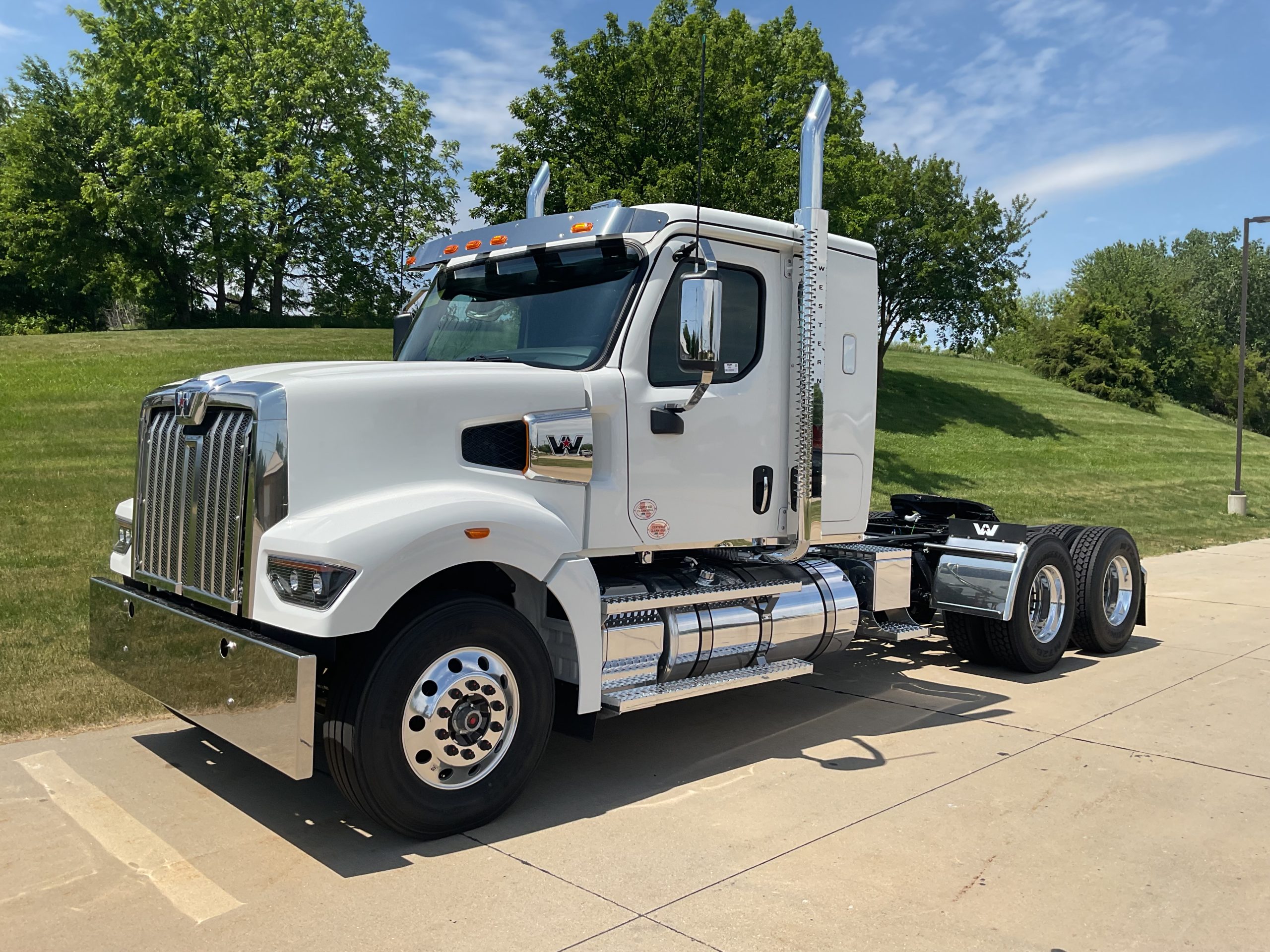2027 Western Star 2027 Western Star - image 1 of 6