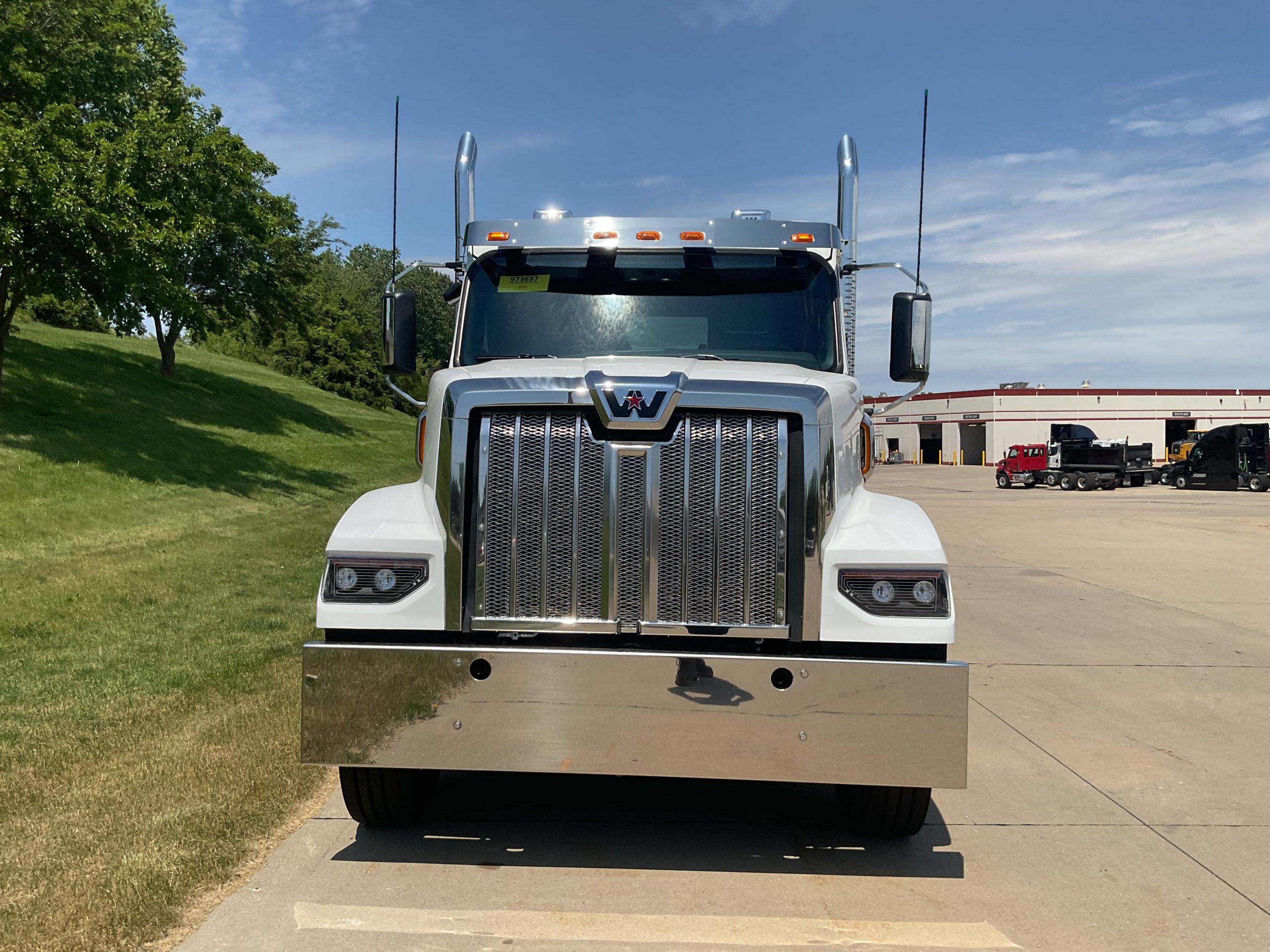 2027 Western Star 2027 Western Star - image 2 of 6