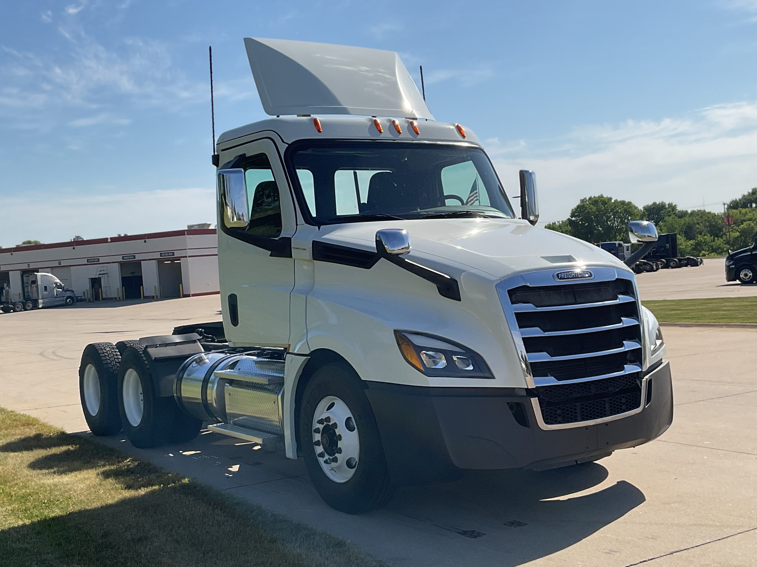 2019 Freightliner PT126DC 2019 Freightliner PT126DC - image 4 of 6