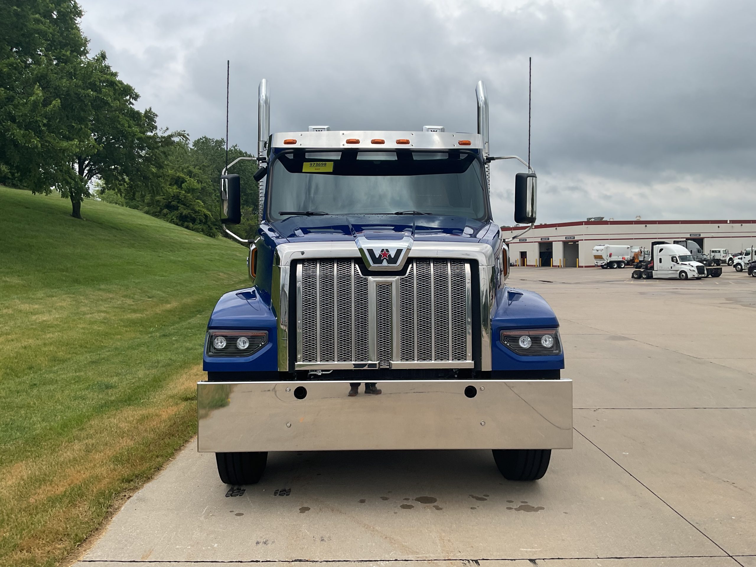 2027 Western Star 2027 Western Star - image 2 of 6