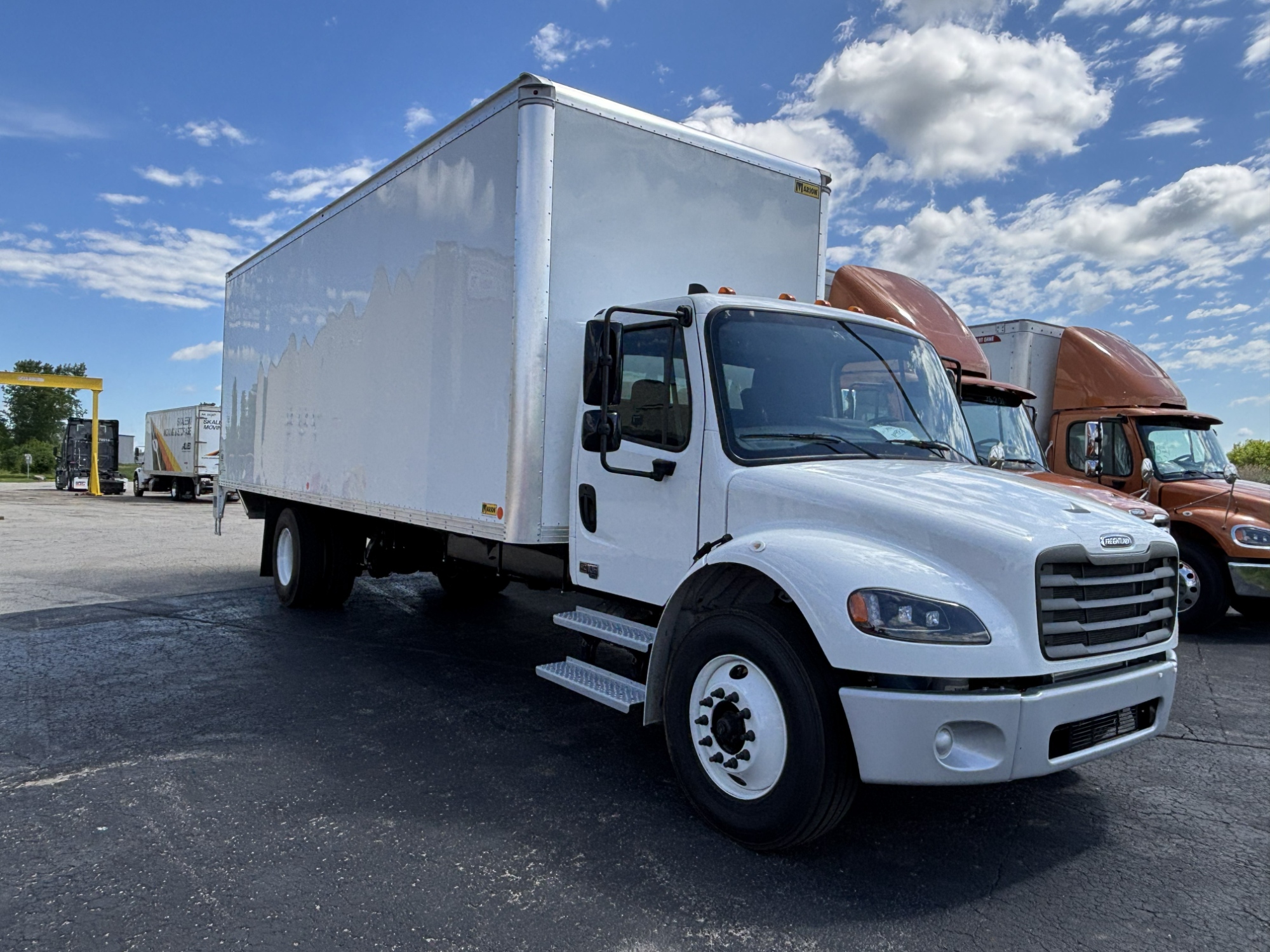 2027 Freightliner M2 106+ 2027 Freightliner M2 106+ - image 3 of 6