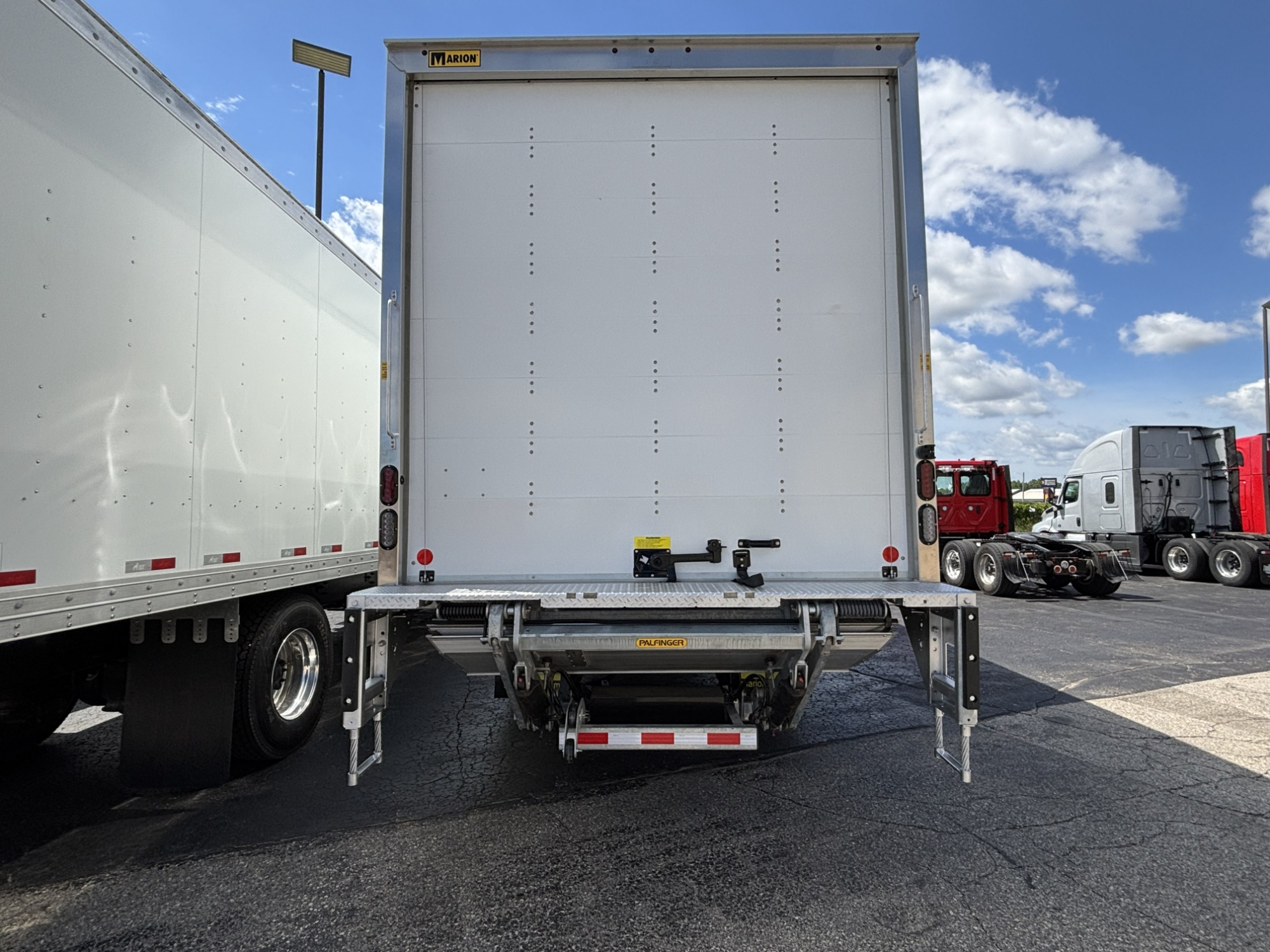 2027 Freightliner M2 106+ 2027 Freightliner M2 106+ - image 4 of 6