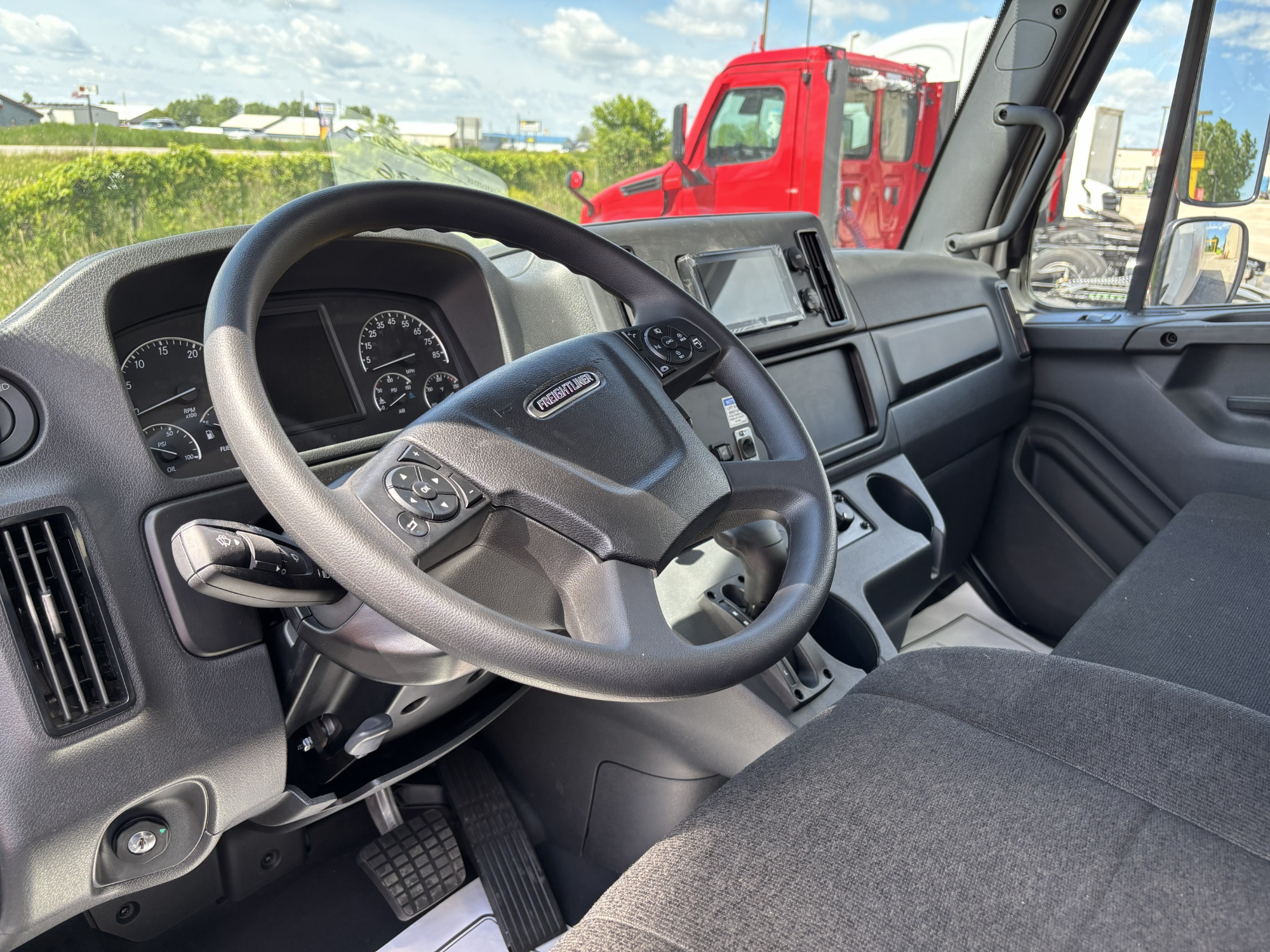 2027 Freightliner M2 106+ 2027 Freightliner M2 106+ - image 6 of 6