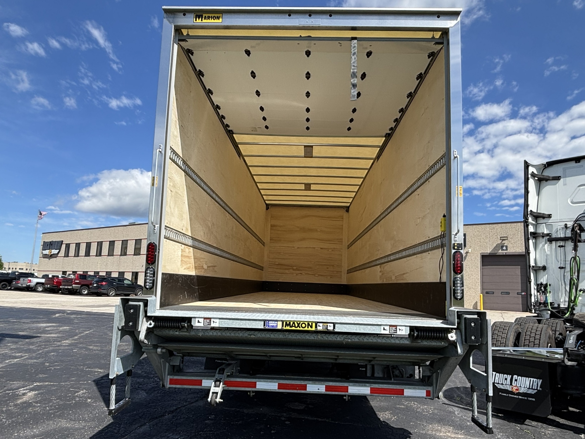 2027 Freightliner M2 106+ 2027 Freightliner M2 106+ - image 4 of 6