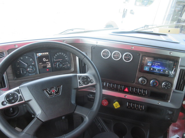 2027 Western Star 47X 2027 Western Star 47X - image 5 of 6