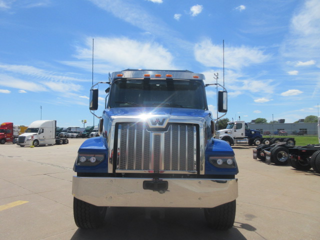 2027 Western Star 47X 2027 Western Star 47X - image 2 of 6