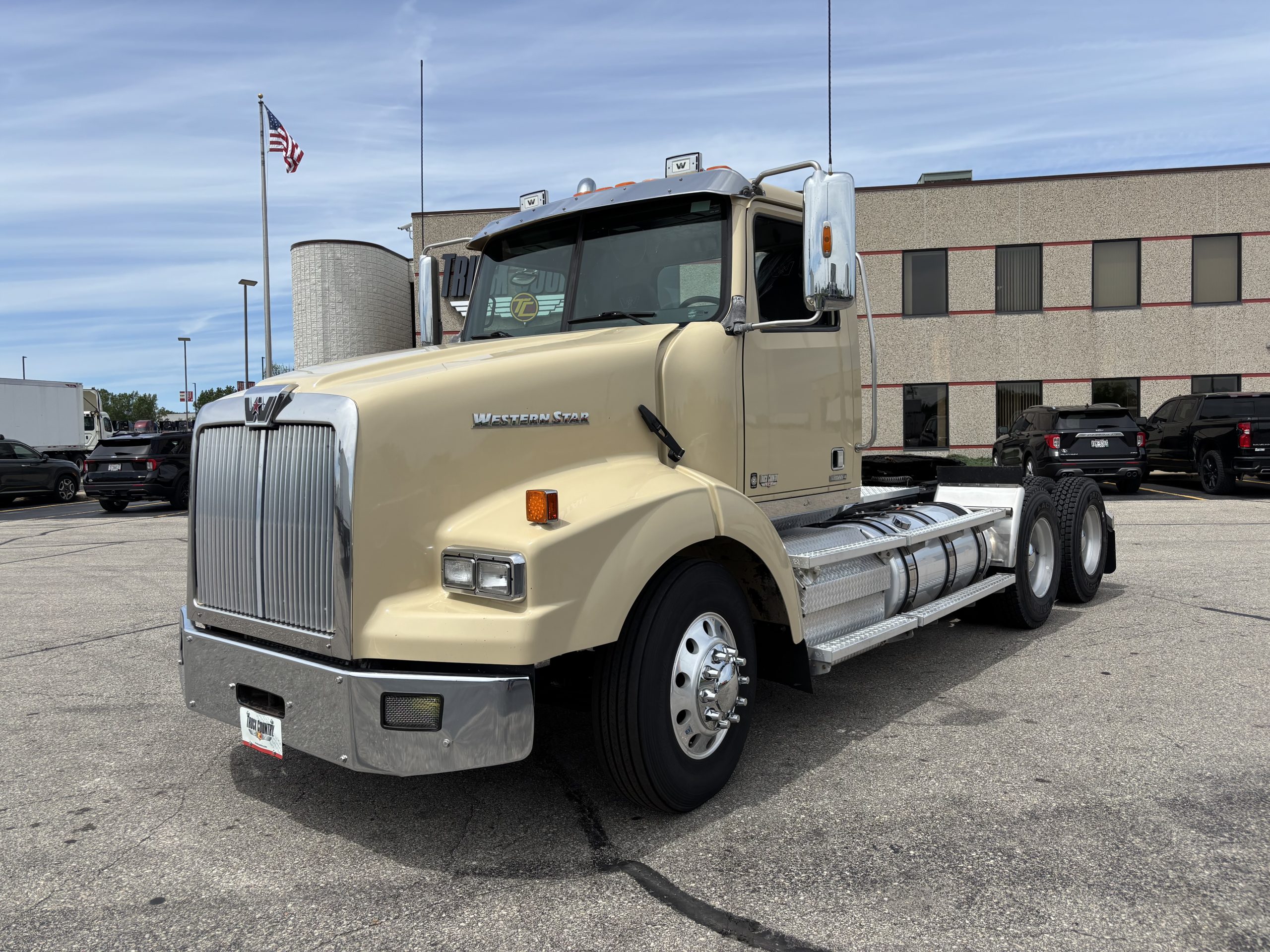 2020 Western Star 4900SA 2020 Western Star 4900SA - image 1 of 6