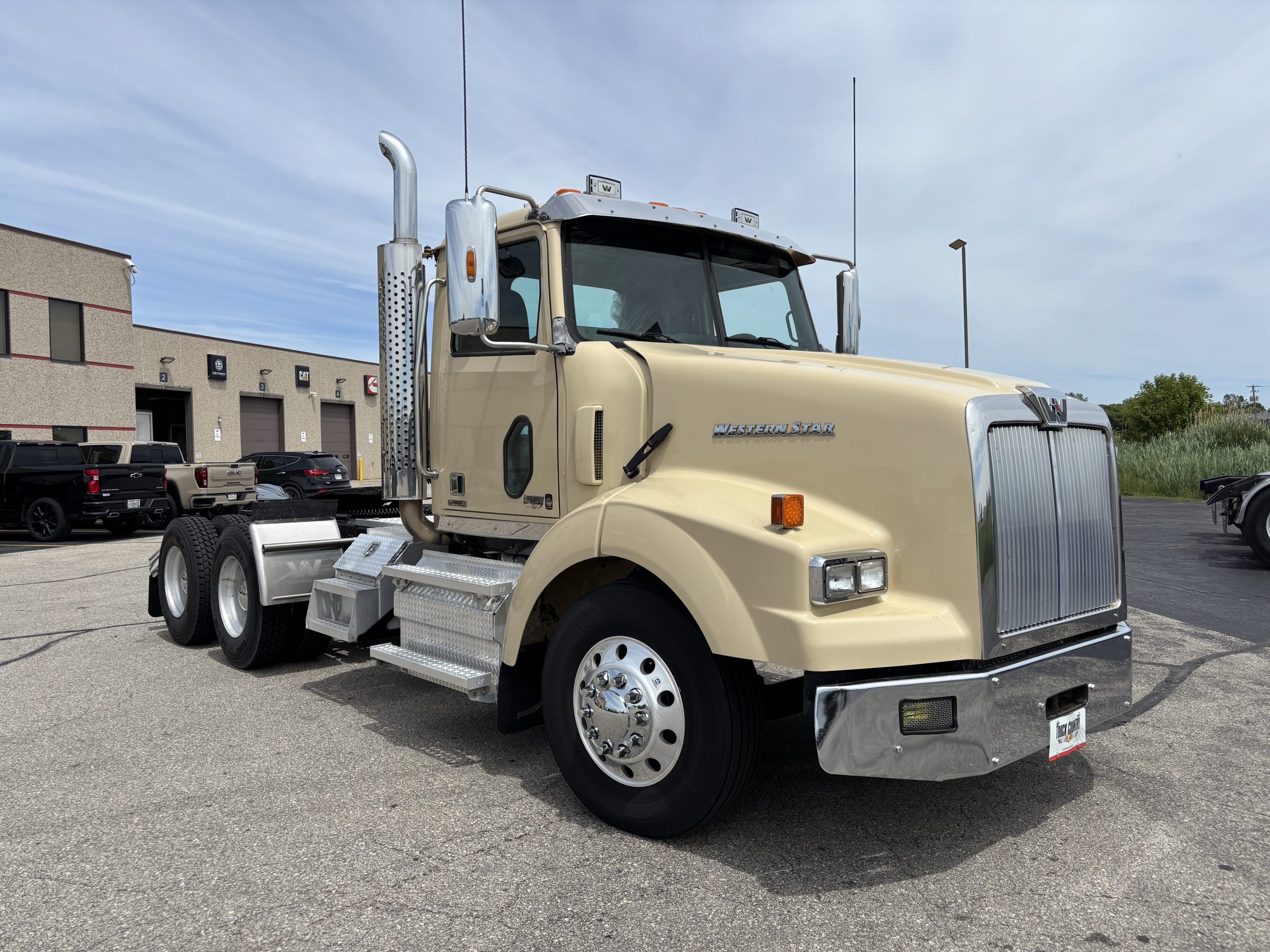 2020 Western Star 4900SA 2020 Western Star 4900SA - image 3 of 6