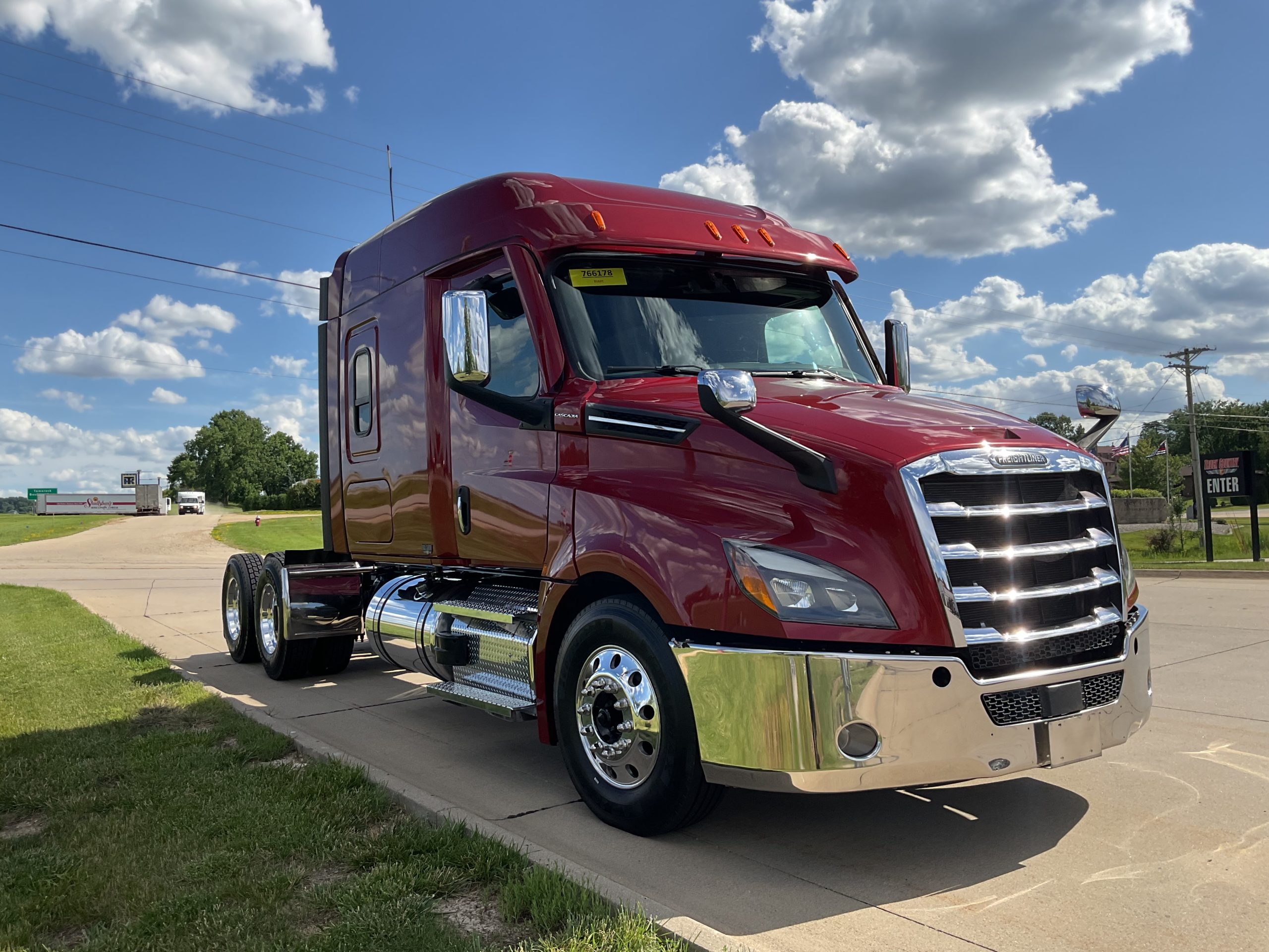 2023 Freightliner PT126SLP 2023 Freightliner PT126SLP - image 3 of 6