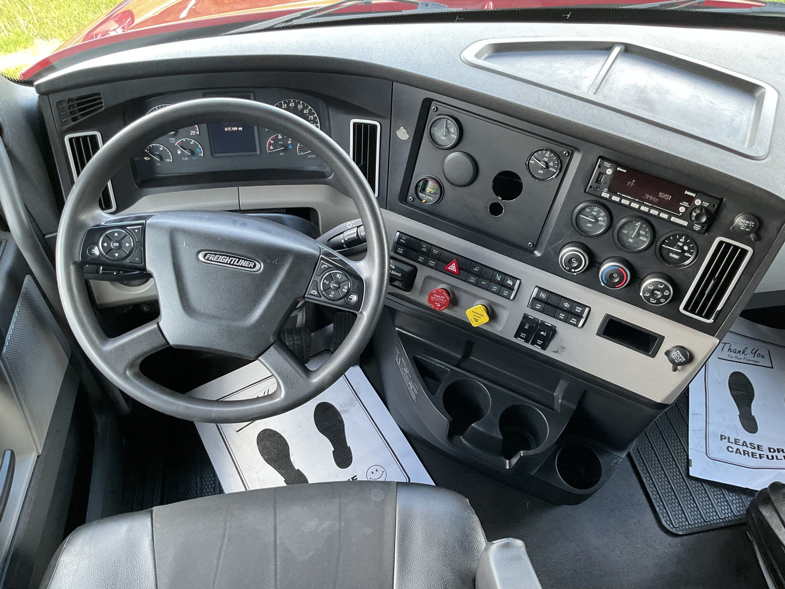 2023 Freightliner Cascadia in Dubuque, IA — photo 5