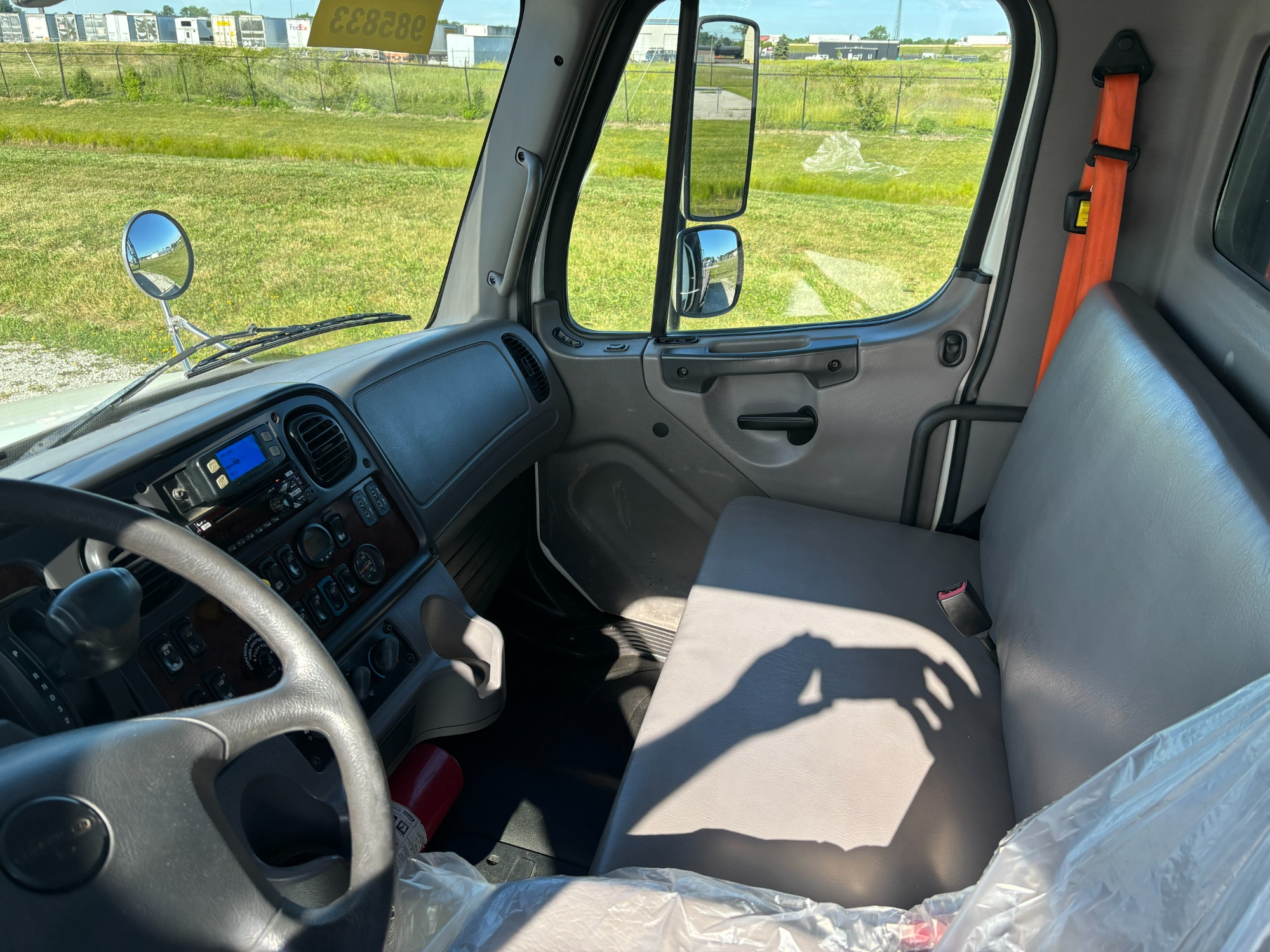 2019 Freightliner M2 106 2019 Freightliner M2 106 - image 4 of 6