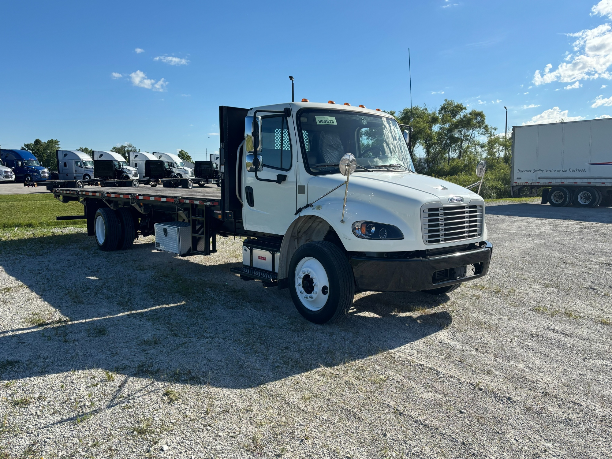 2019 Freightliner M2 106 2019 Freightliner M2 106 - image 2 of 6