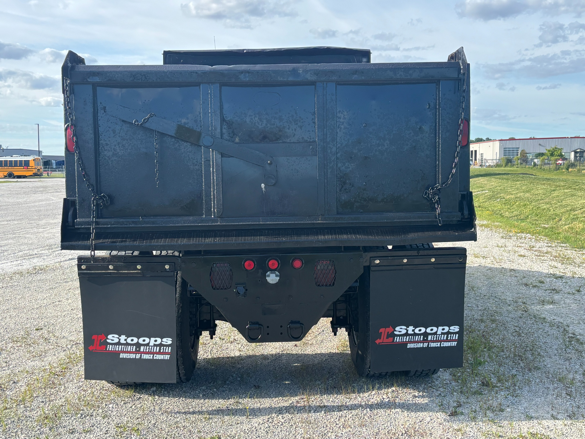 2017 Freightliner M2 106 2017 Freightliner M2 106 - image 4 of 6
