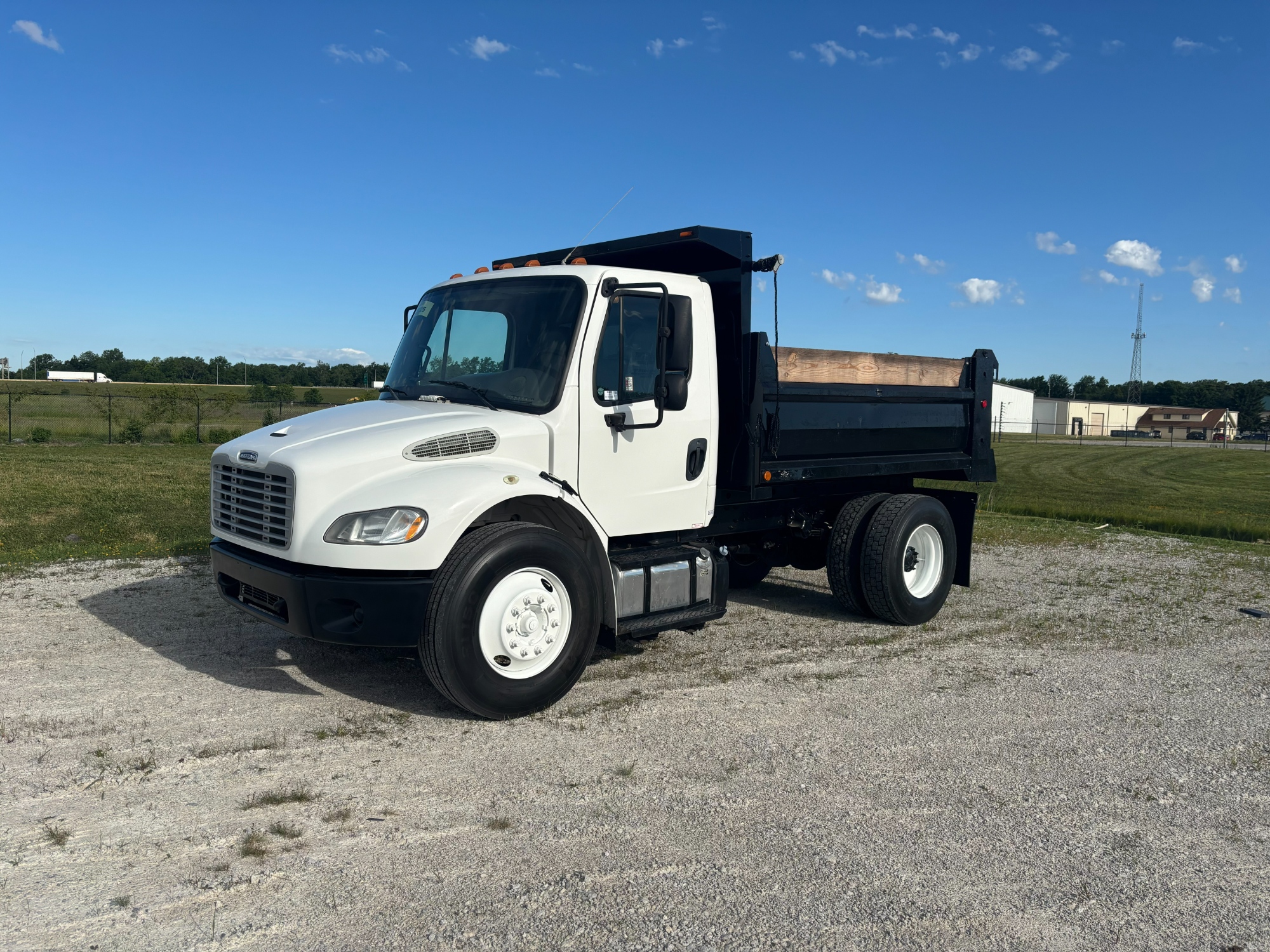 2017 Freightliner M2 106 2017 Freightliner M2 106 - image 1 of 6