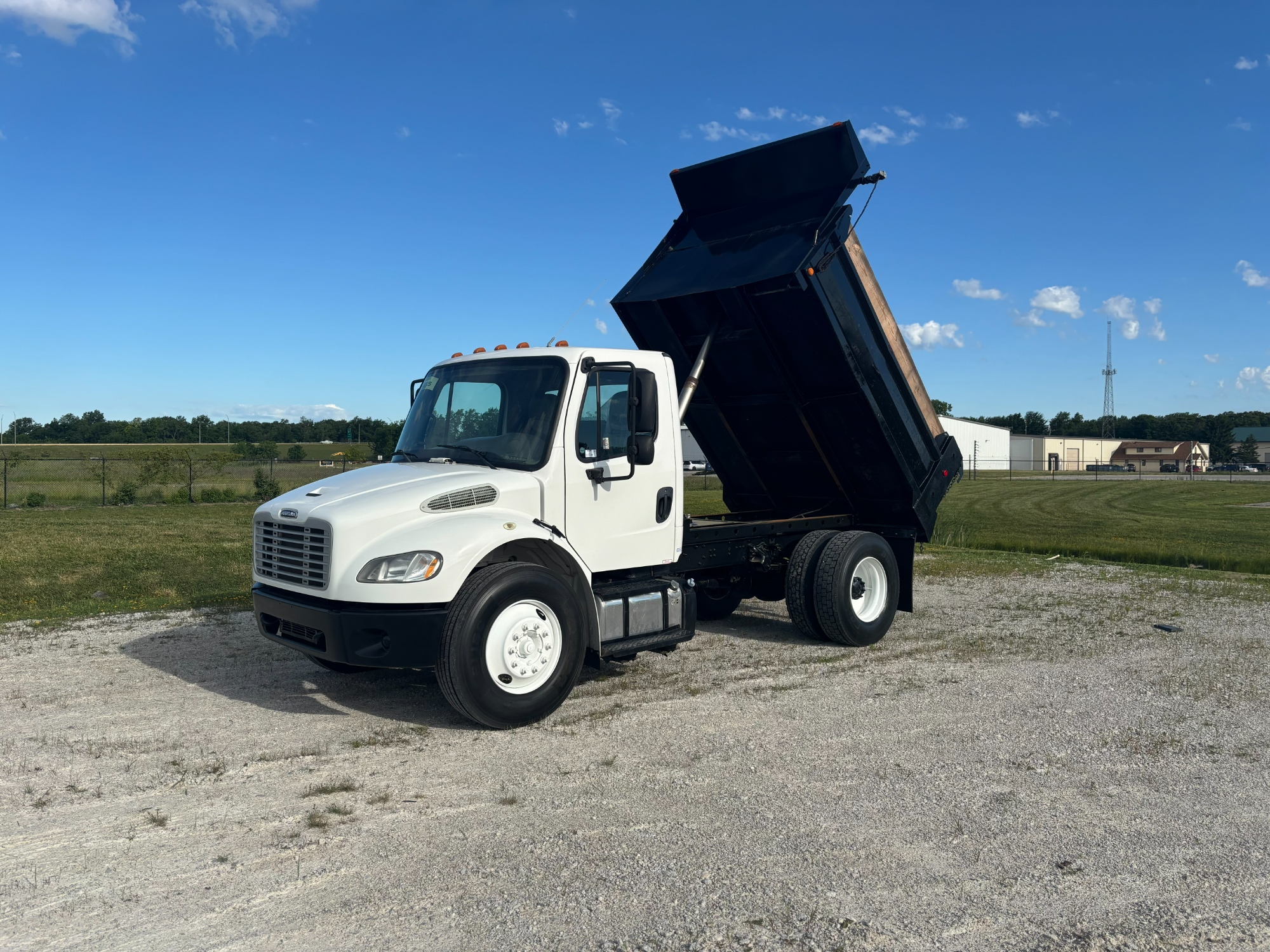2017 Freightliner M2 106 068Rf00000h6cjN 2017 Freightliner M2 106 068Rf00000h6cjN