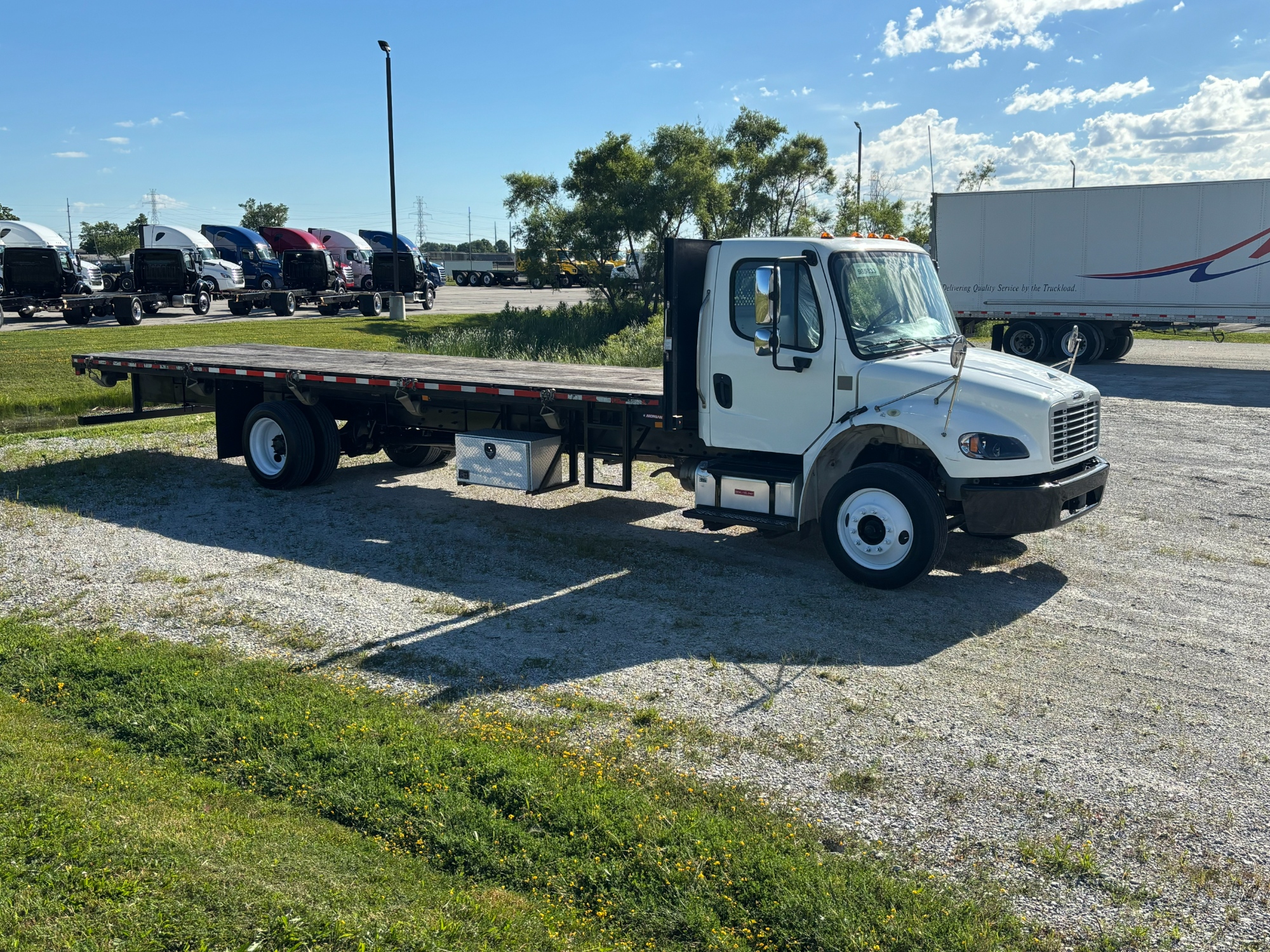 2019 Freightliner M2 106 2019 Freightliner M2 106 - image 5 of 6