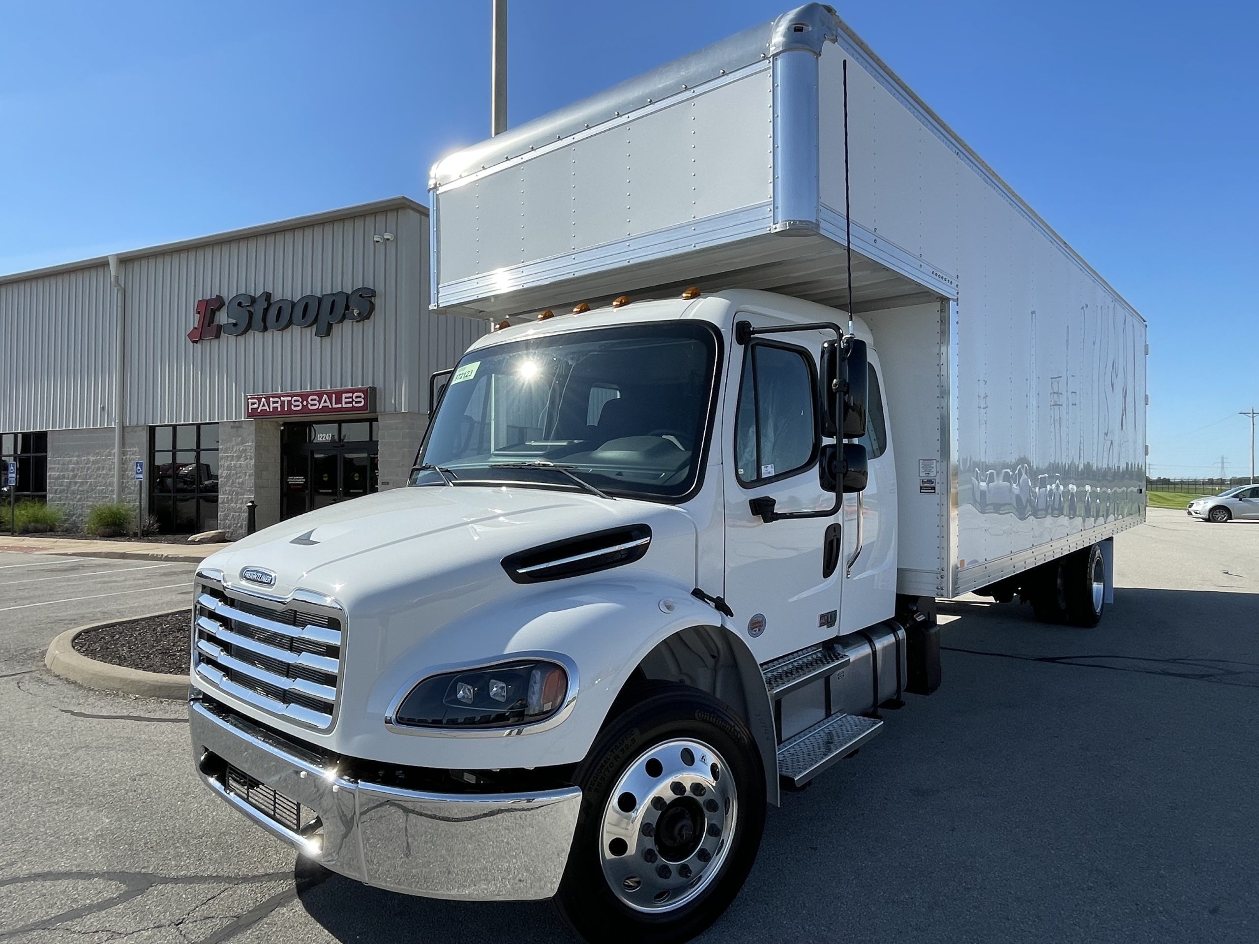 2027 Freightliner M2 106+ 2027 Freightliner M2 106+ - image 3 of 6