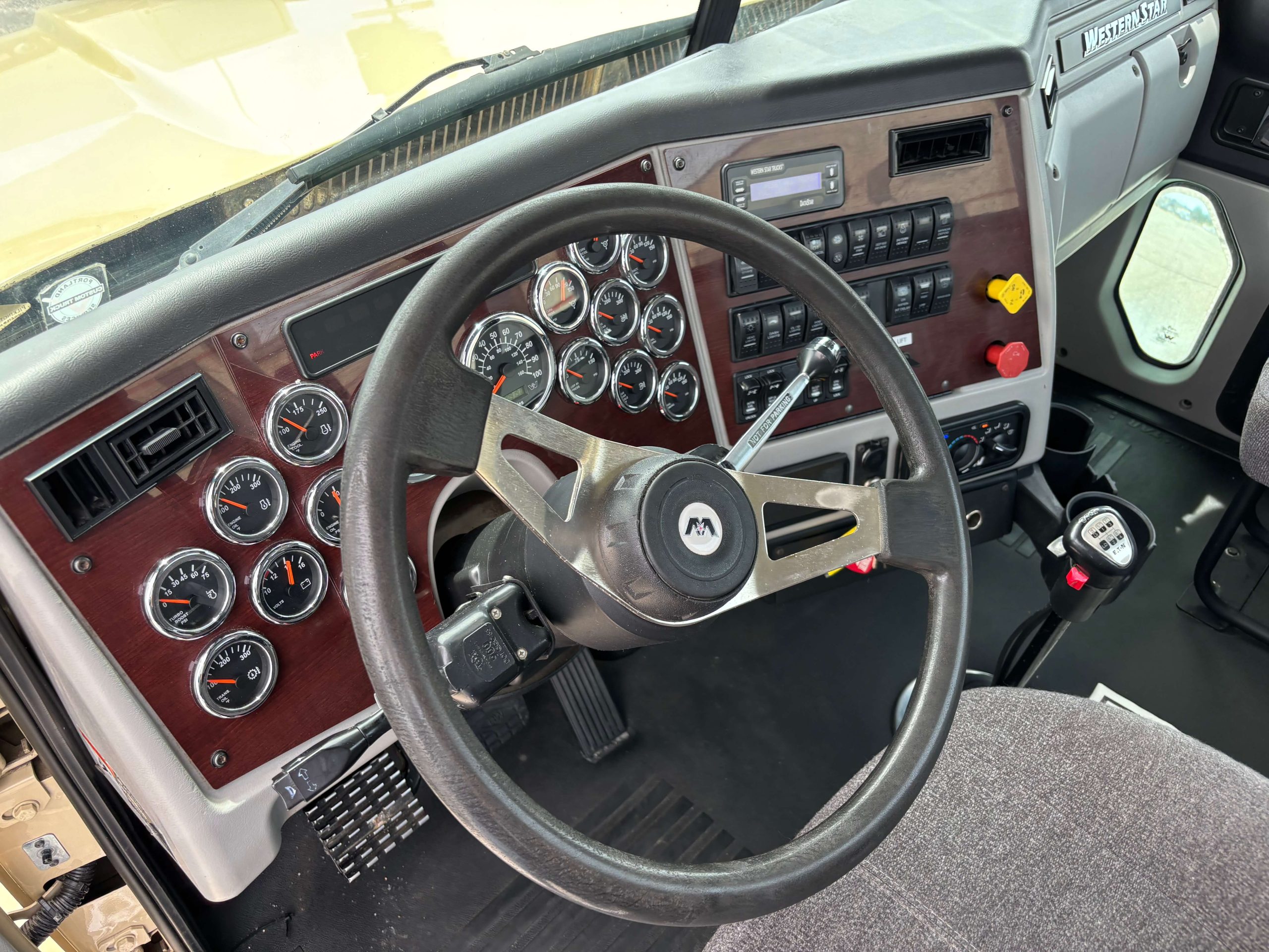 2020 Western Star 4900SA 2020 Western Star 4900SA - image 4 of 6
