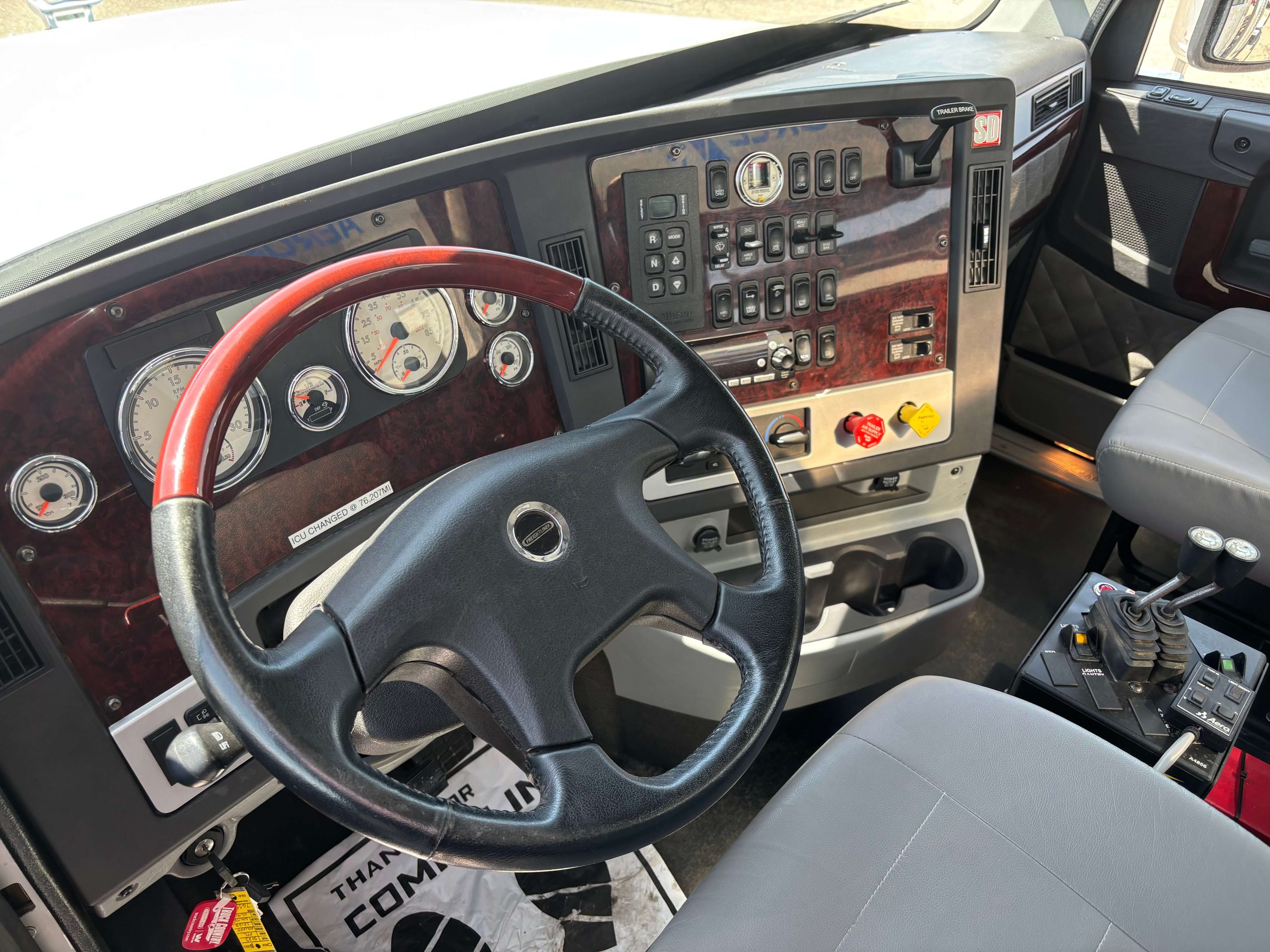 2023 Freightliner 122SD 2023 Freightliner 122SD - image 4 of 6