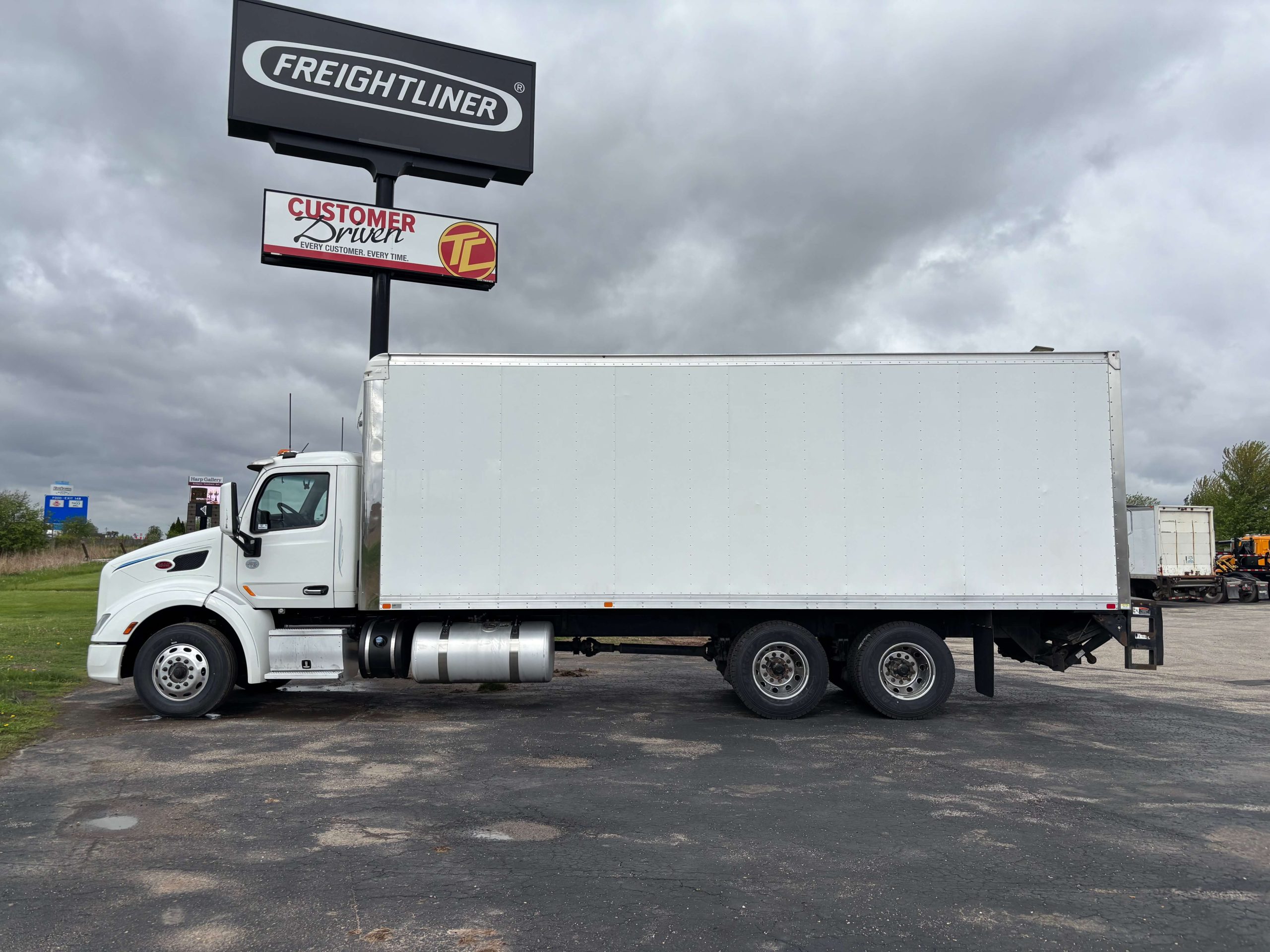 2019 Peterbilt 579 2019 Peterbilt 579 - image 5 of 6