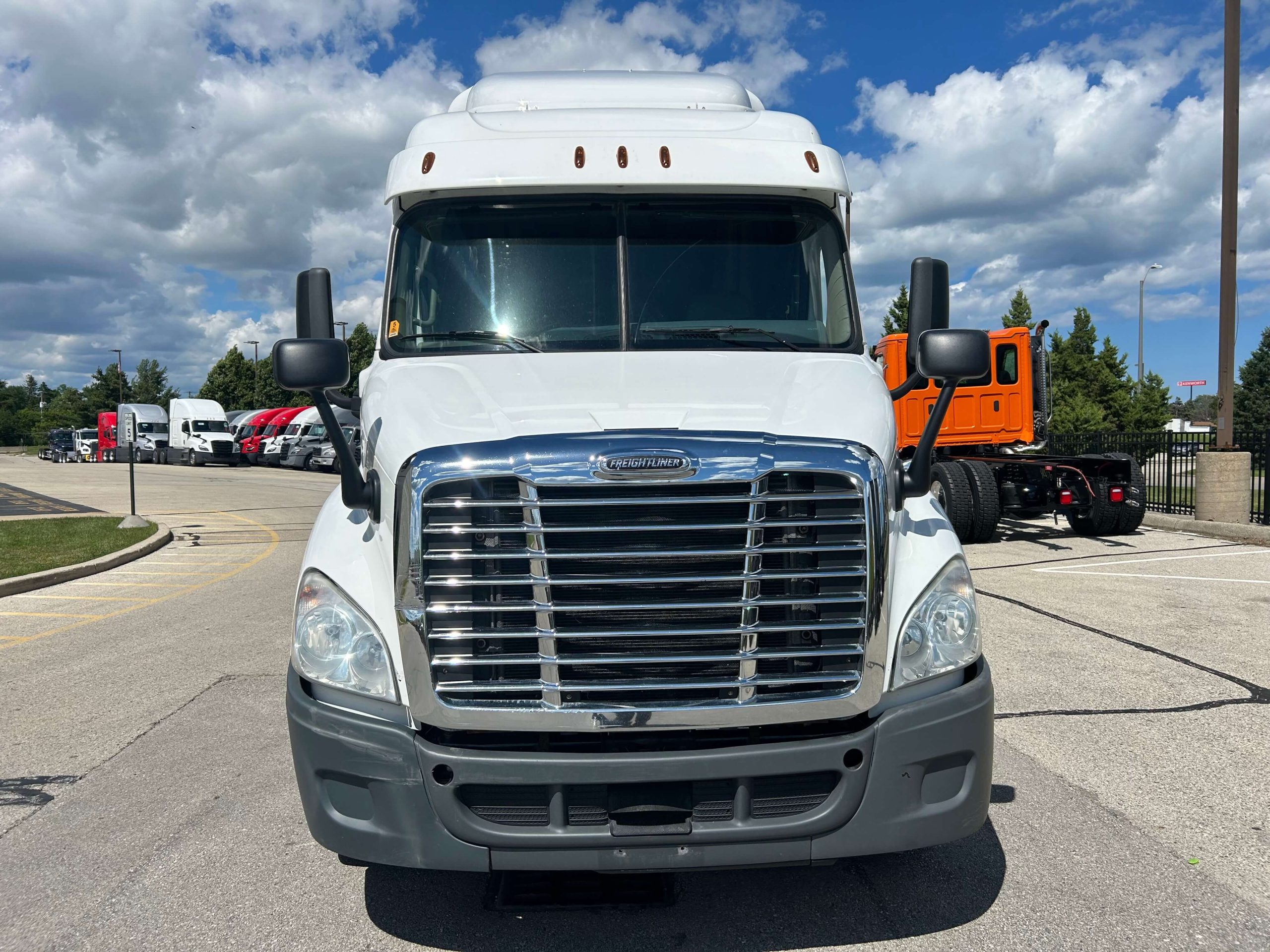 2020 Freightliner CA113 2020 Freightliner CA113 - image 2 of 6