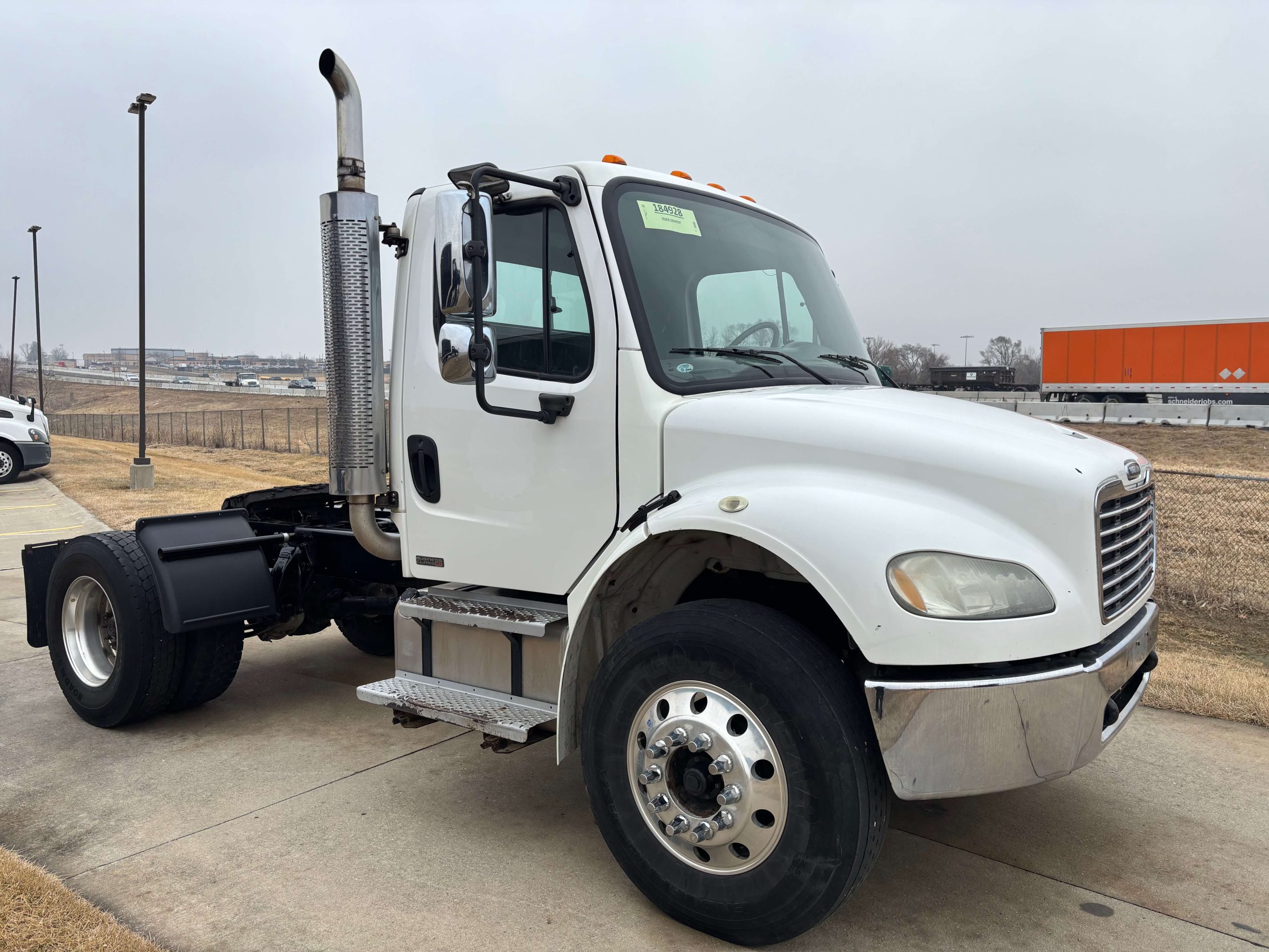 2005 Freightliner M2 106 2005 Freightliner M2 106 - image 3 of 6