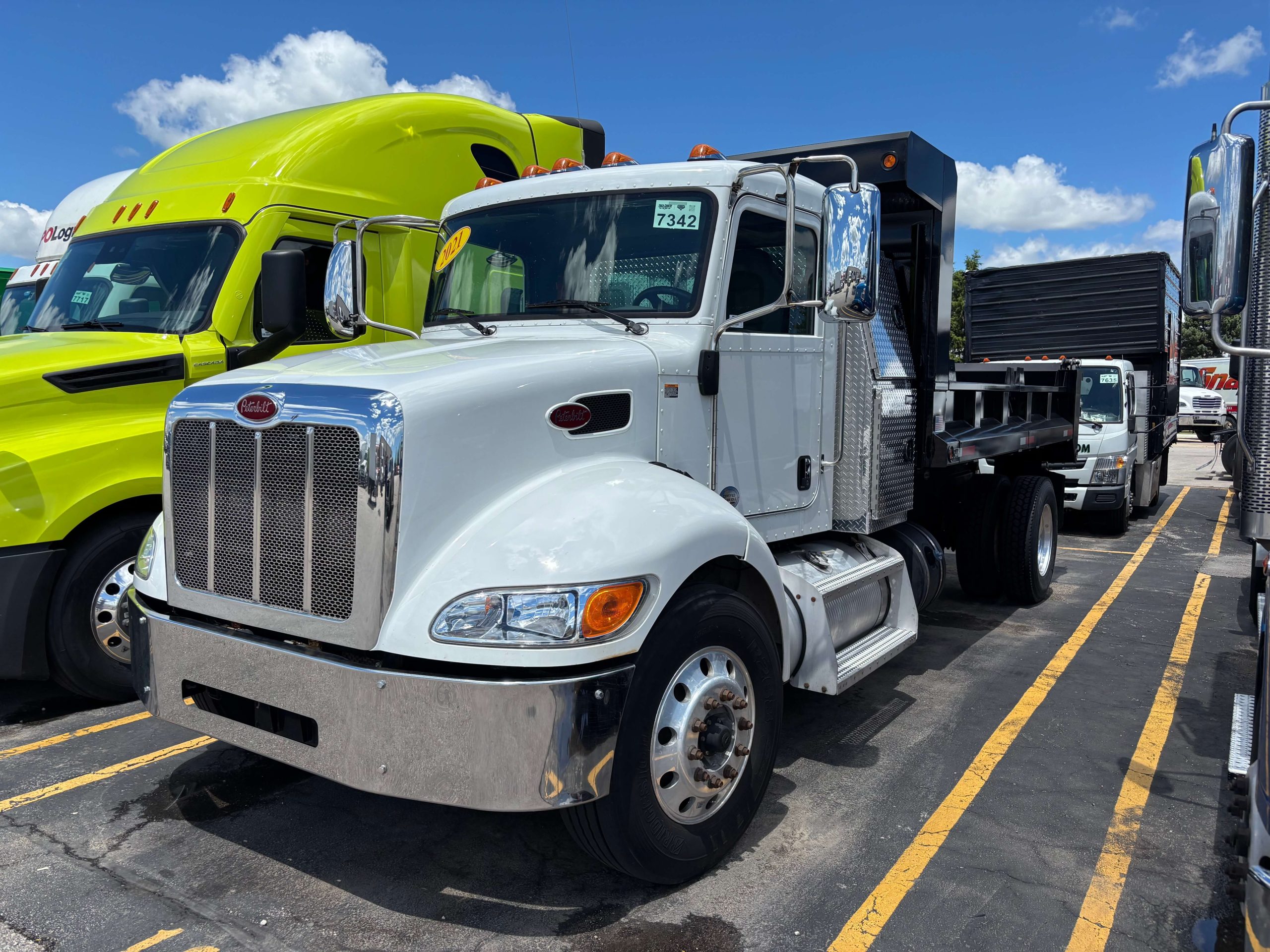 2021 Peterbilt 337 2021 Peterbilt 337 - image 1 of 6