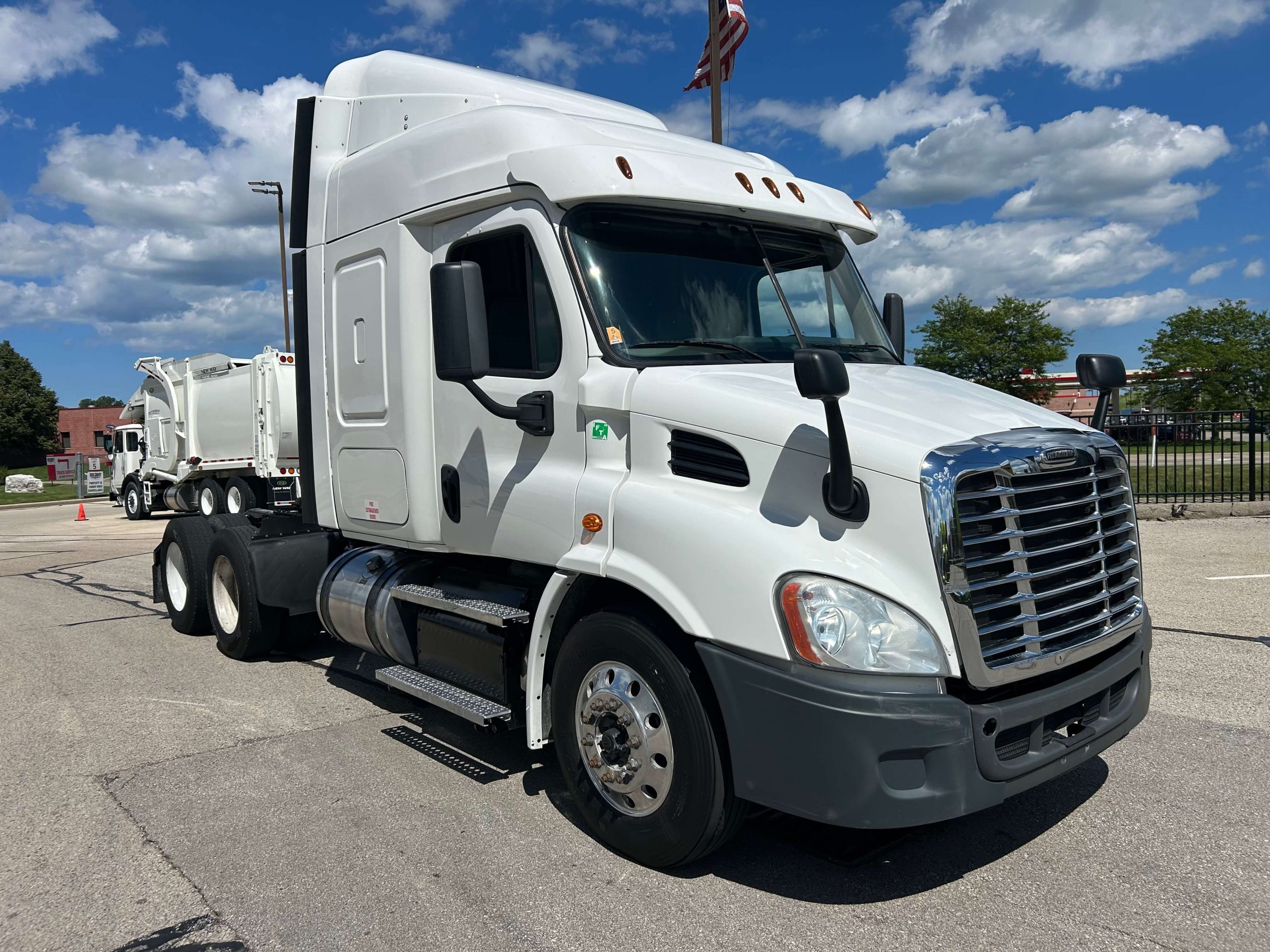 2020 Freightliner CA113 2020 Freightliner CA113 - image 3 of 6
