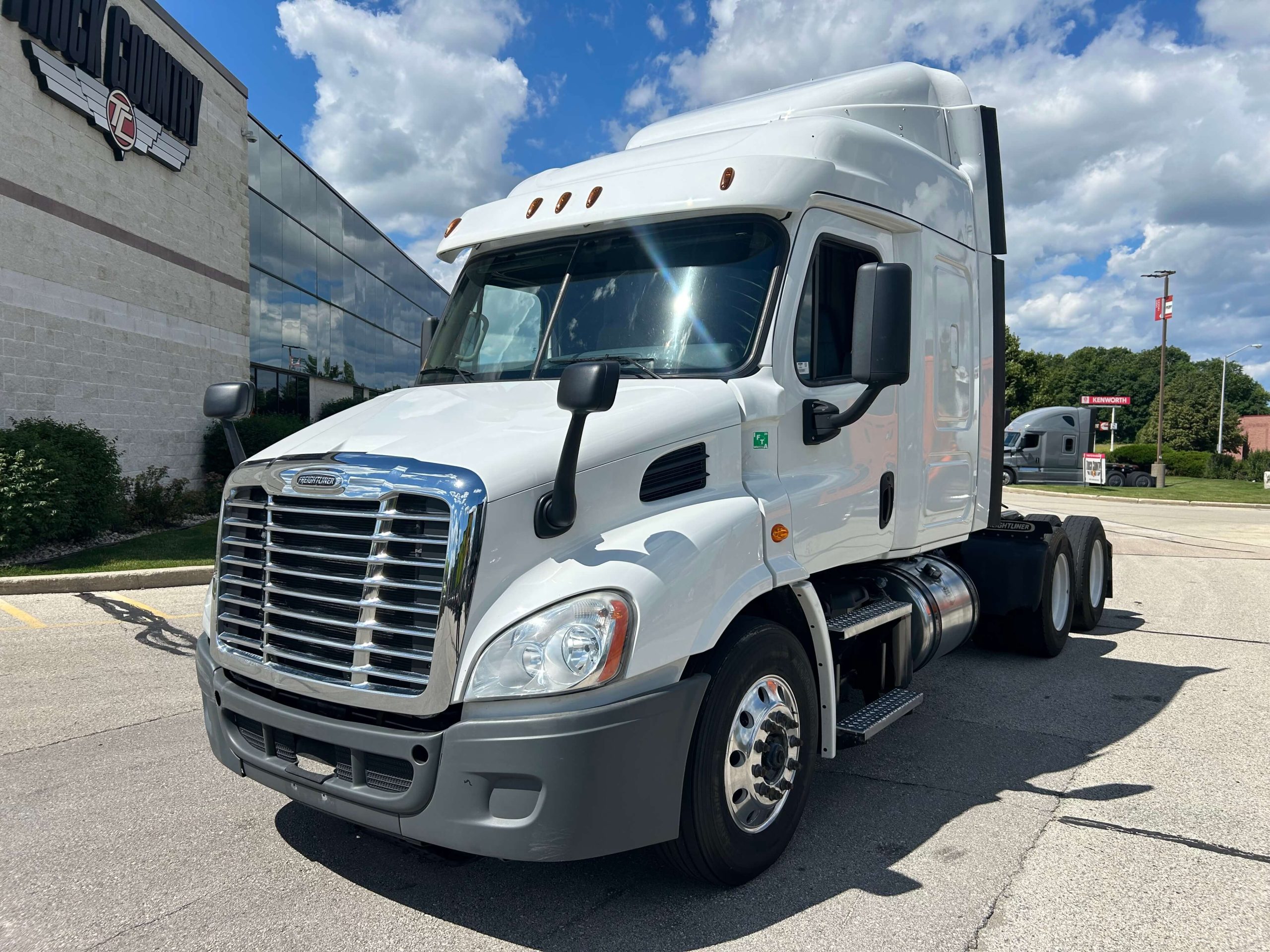 2020 Freightliner CA113 2020 Freightliner CA113 - image 1 of 6