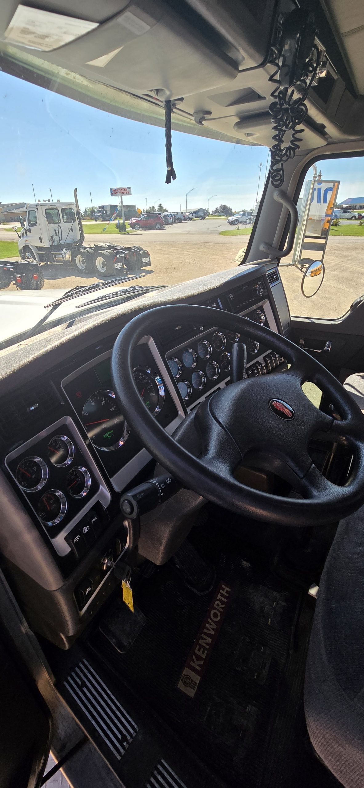 2019 Kenworth W900 2019 Kenworth W900 - image 2 of 2