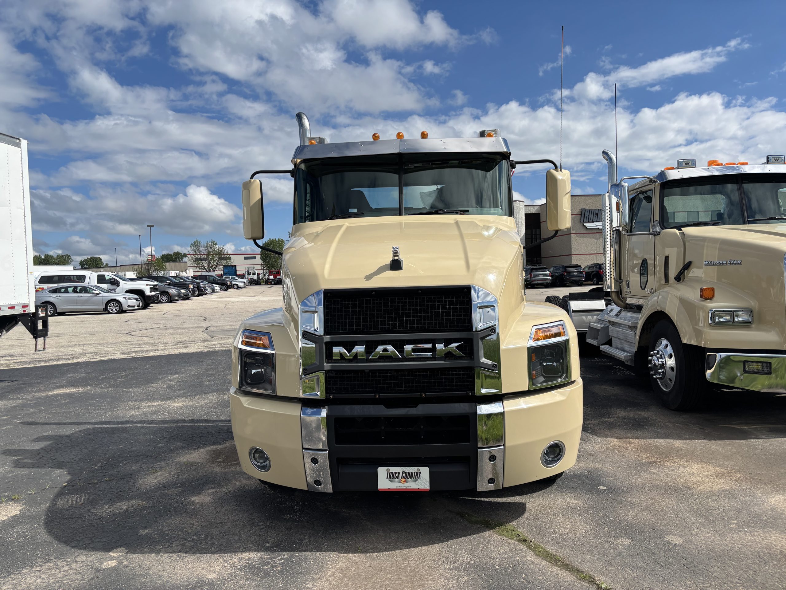 2021 MACK ANTHEM 2021 MACK ANTHEM - image 2 of 6