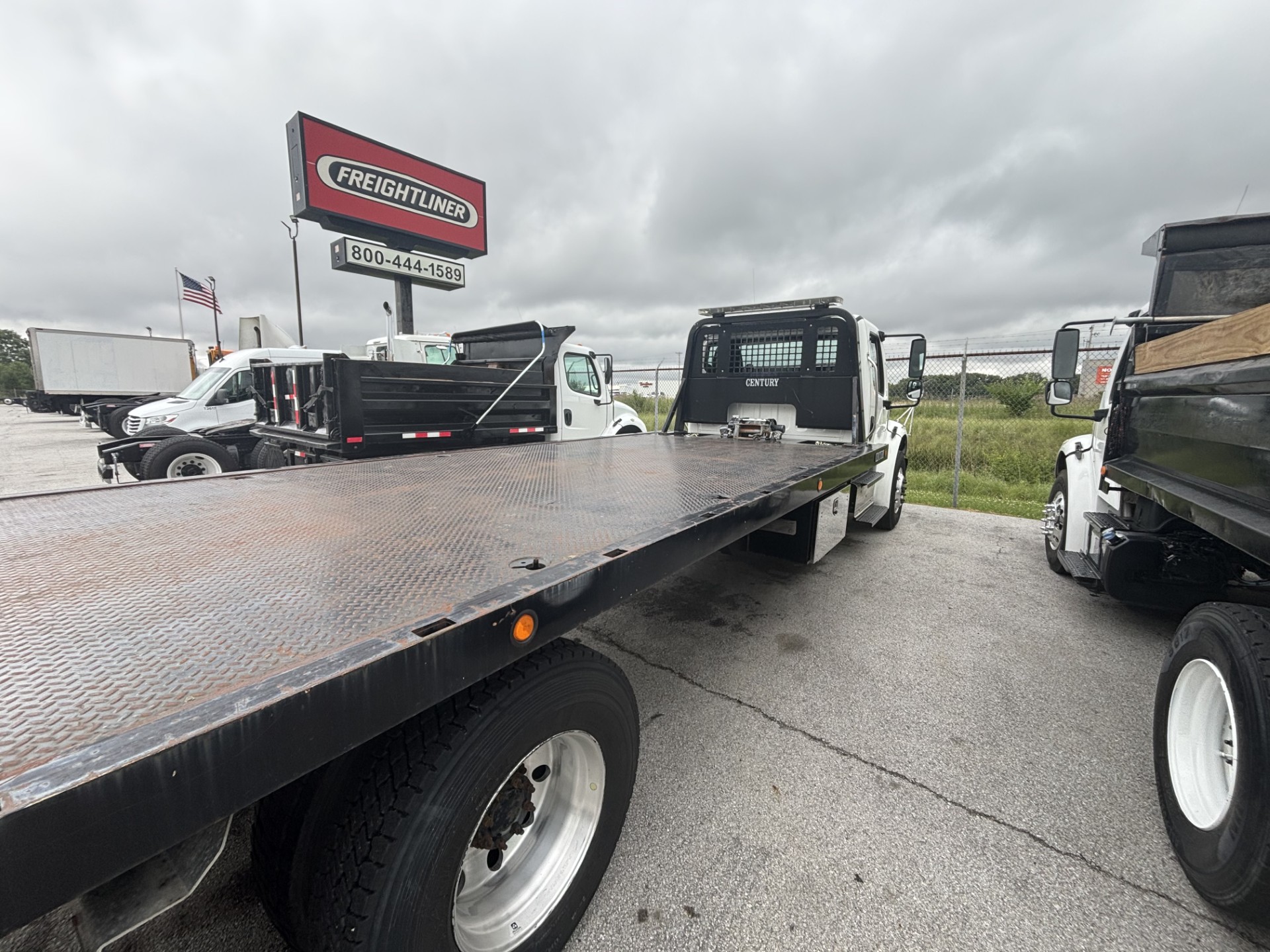 2019 Freightliner M2 106 2019 Freightliner M2 106 - image 4 of 6