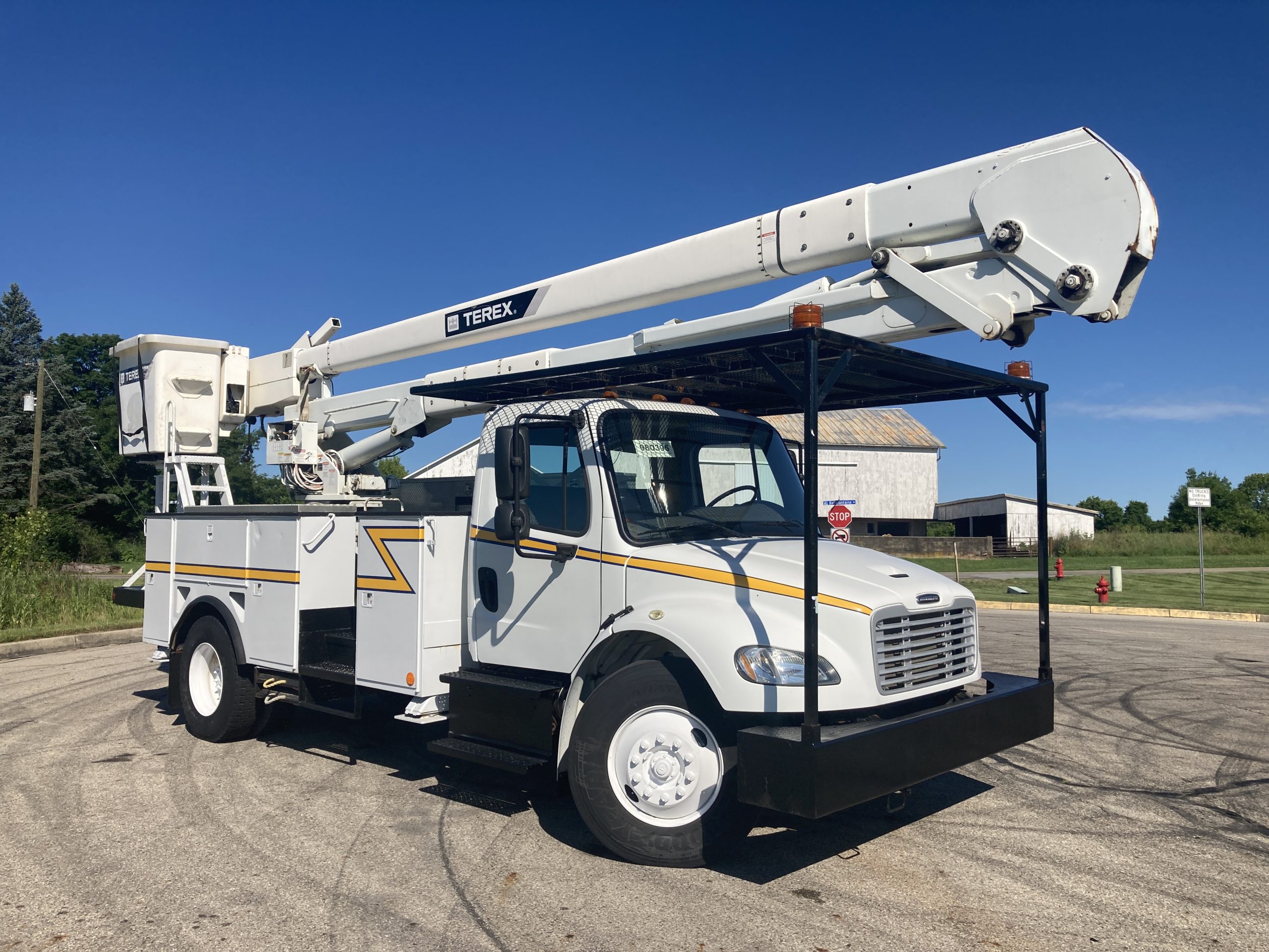 2016 Freightliner M2 106 2016 Freightliner M2 106 - image 3 of 6