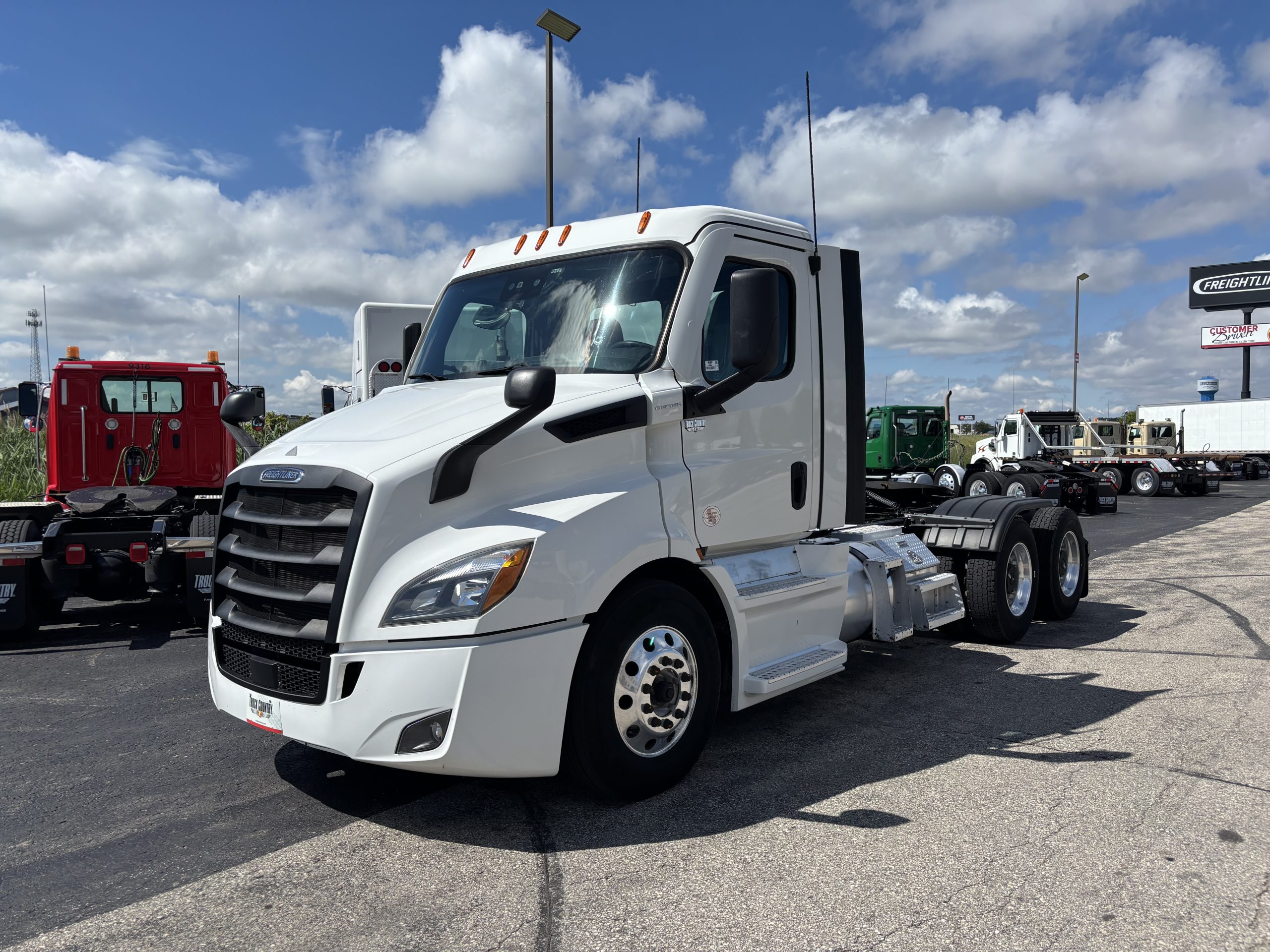2021 Freightliner PE116DC 2021 Freightliner PE116DC - image 1 of 6